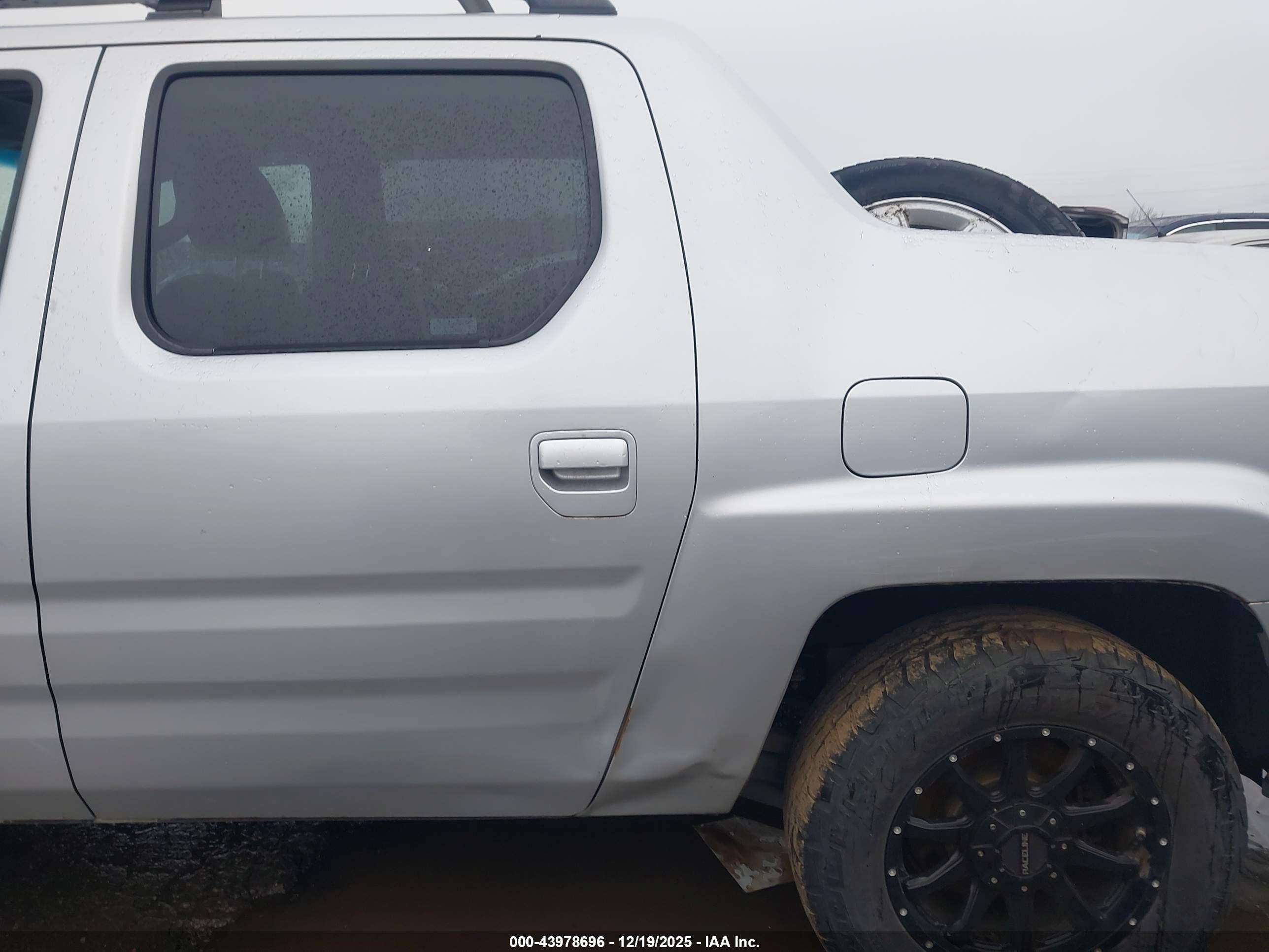 HONDA RIDGELINE image 6