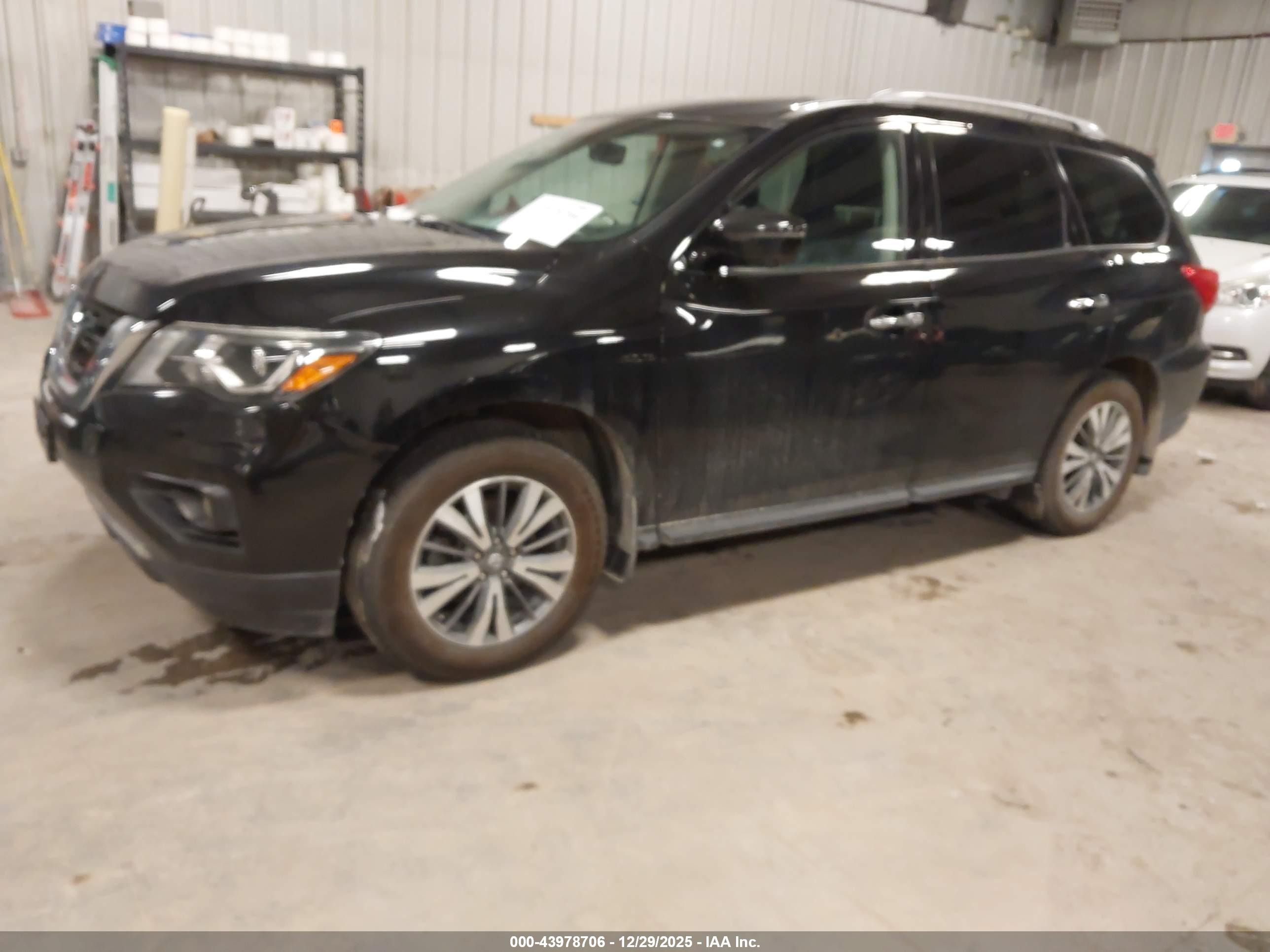 NISSAN PATHFINDER image 2