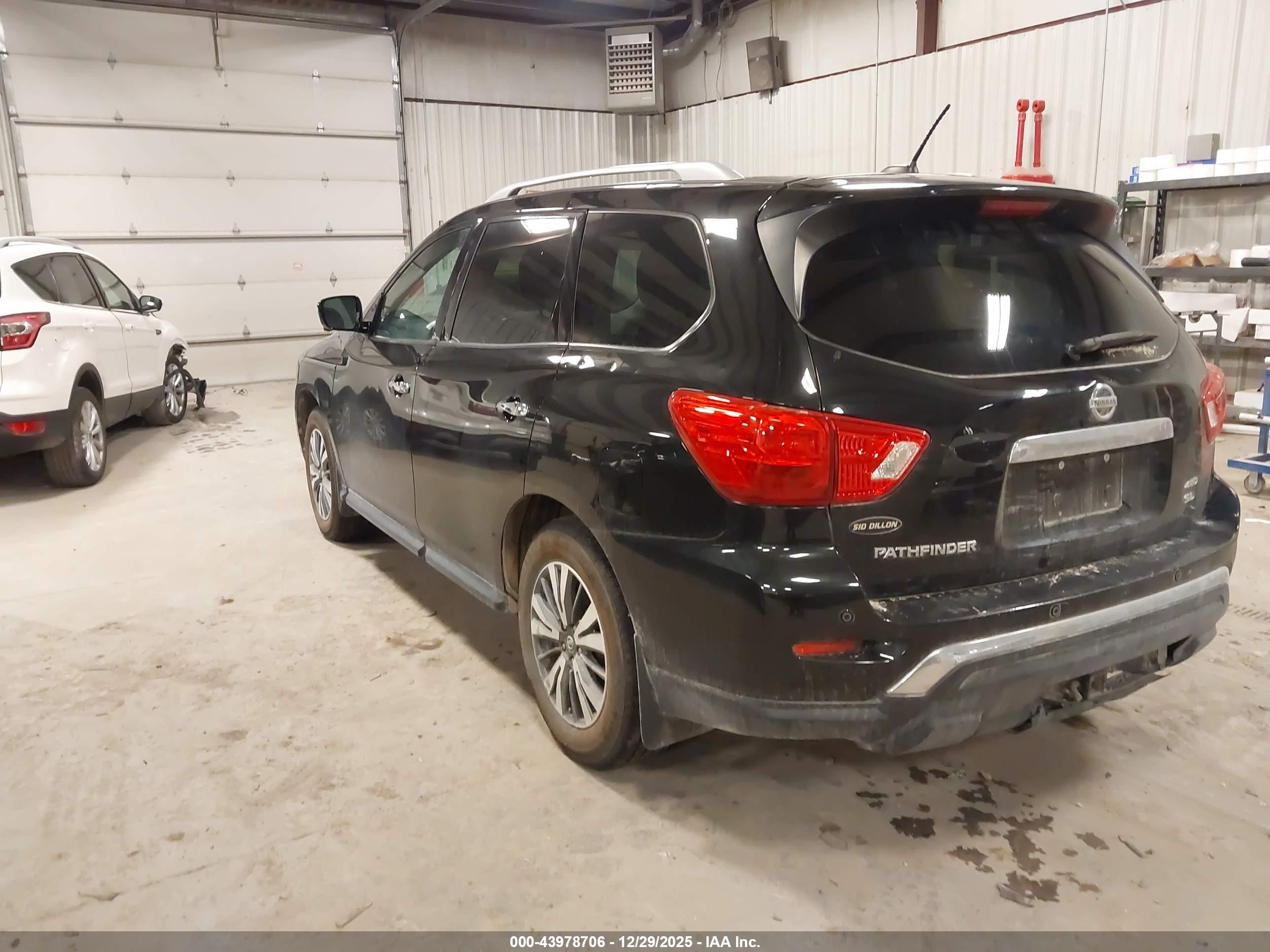 NISSAN PATHFINDER image 3