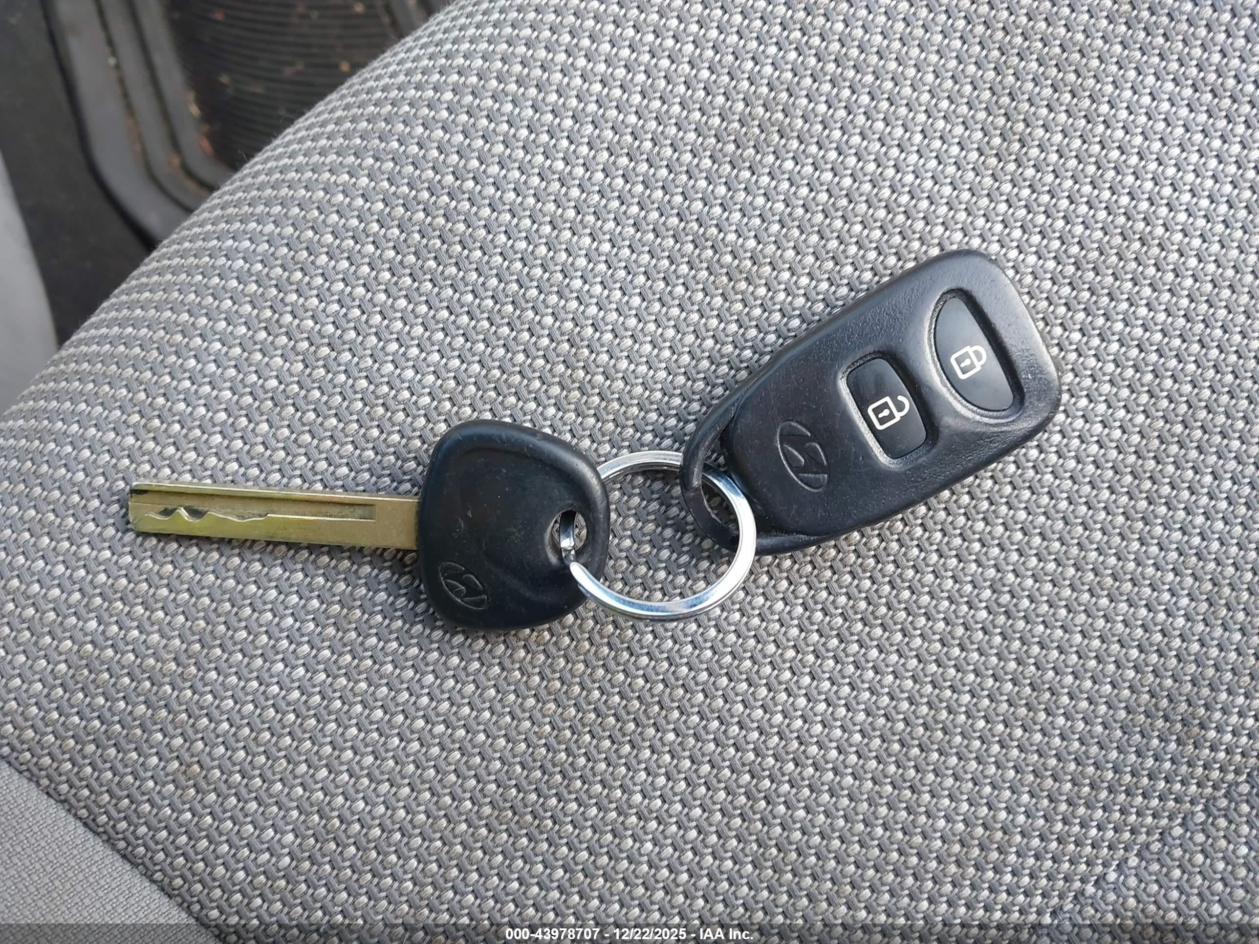 HYUNDAI ACCENT image 11