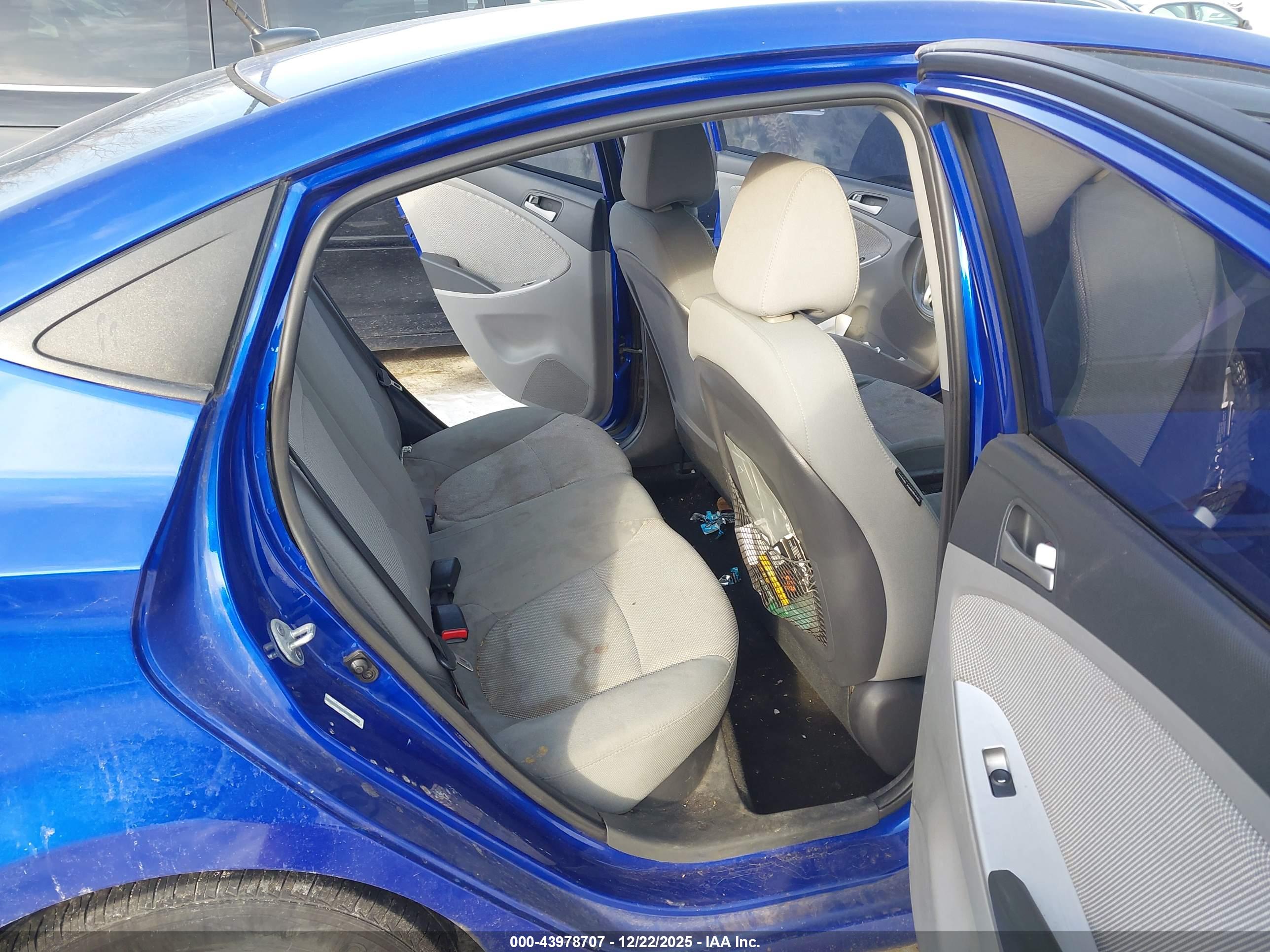 HYUNDAI ACCENT image 8