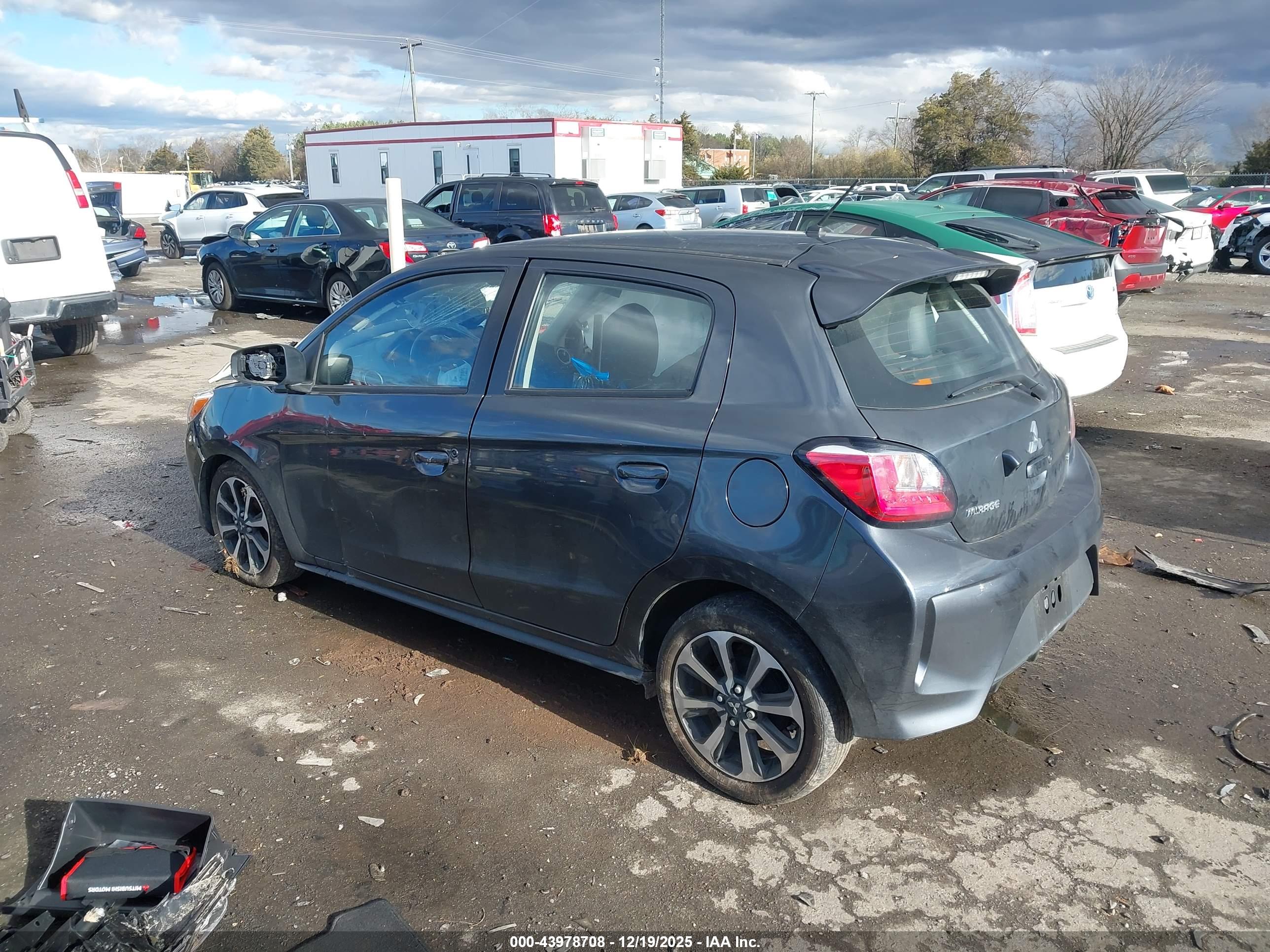 MITSUBISHI MIRAGE image 3