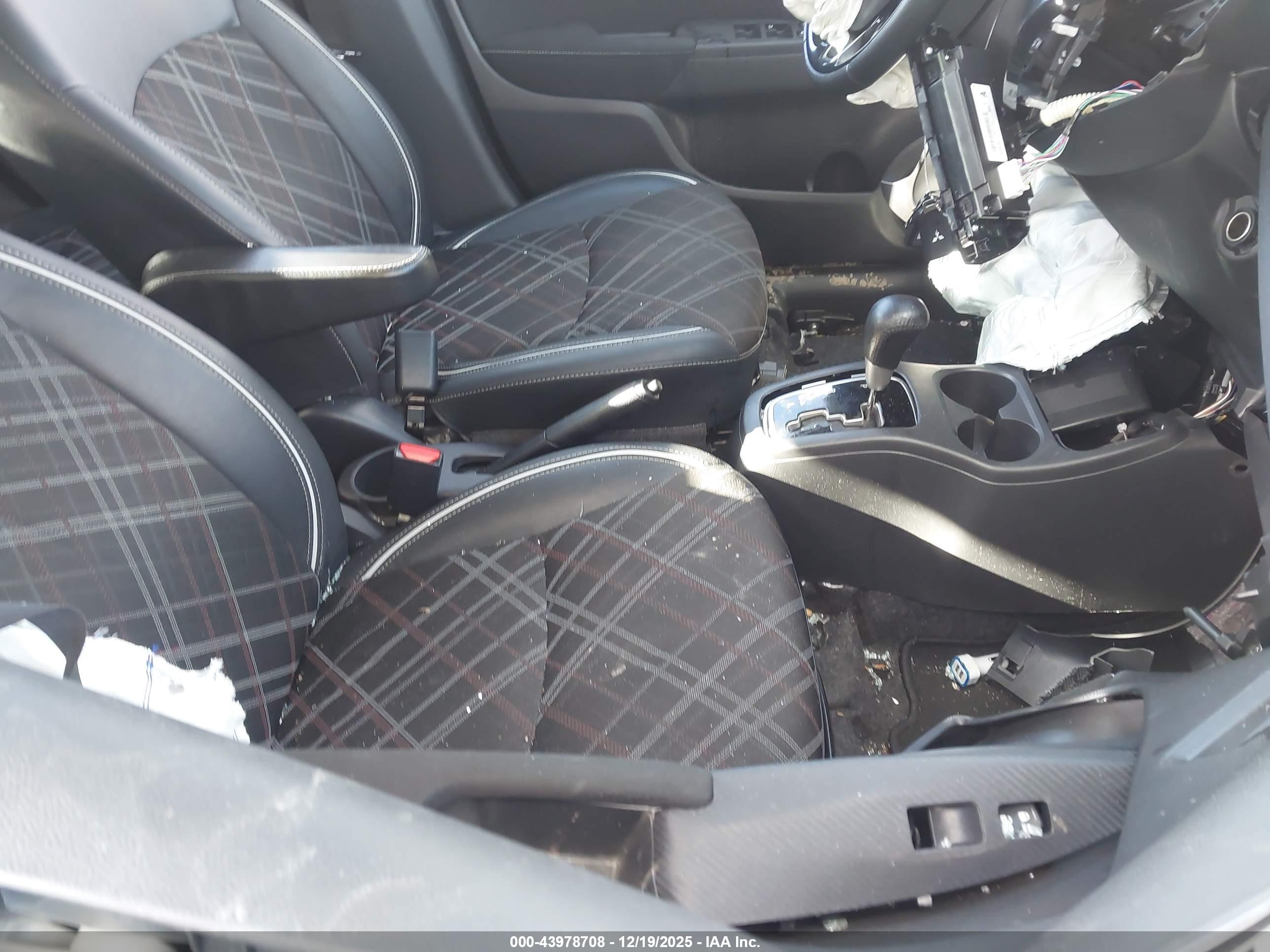 MITSUBISHI MIRAGE image 5
