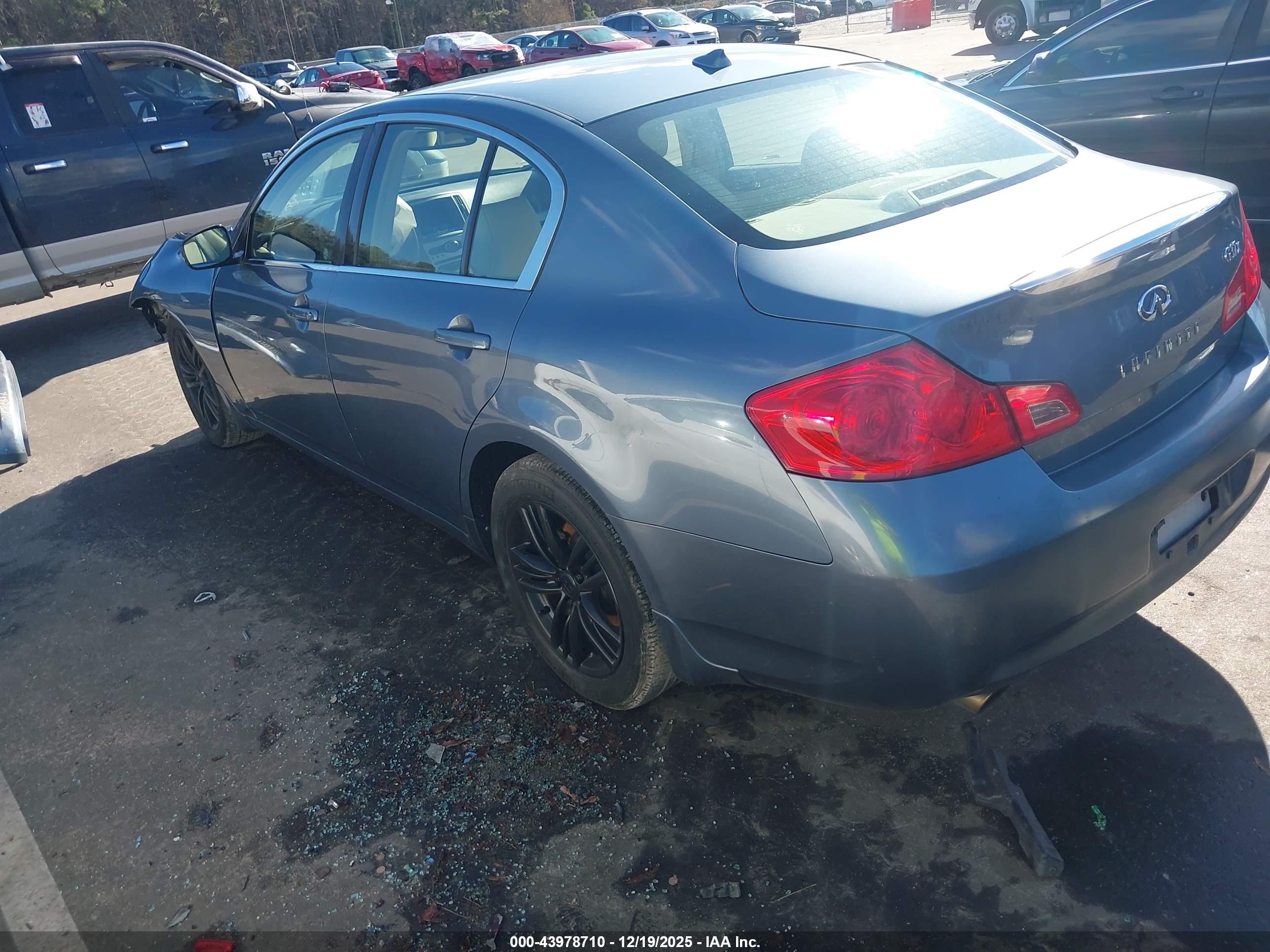 INFINITI G37X image 3