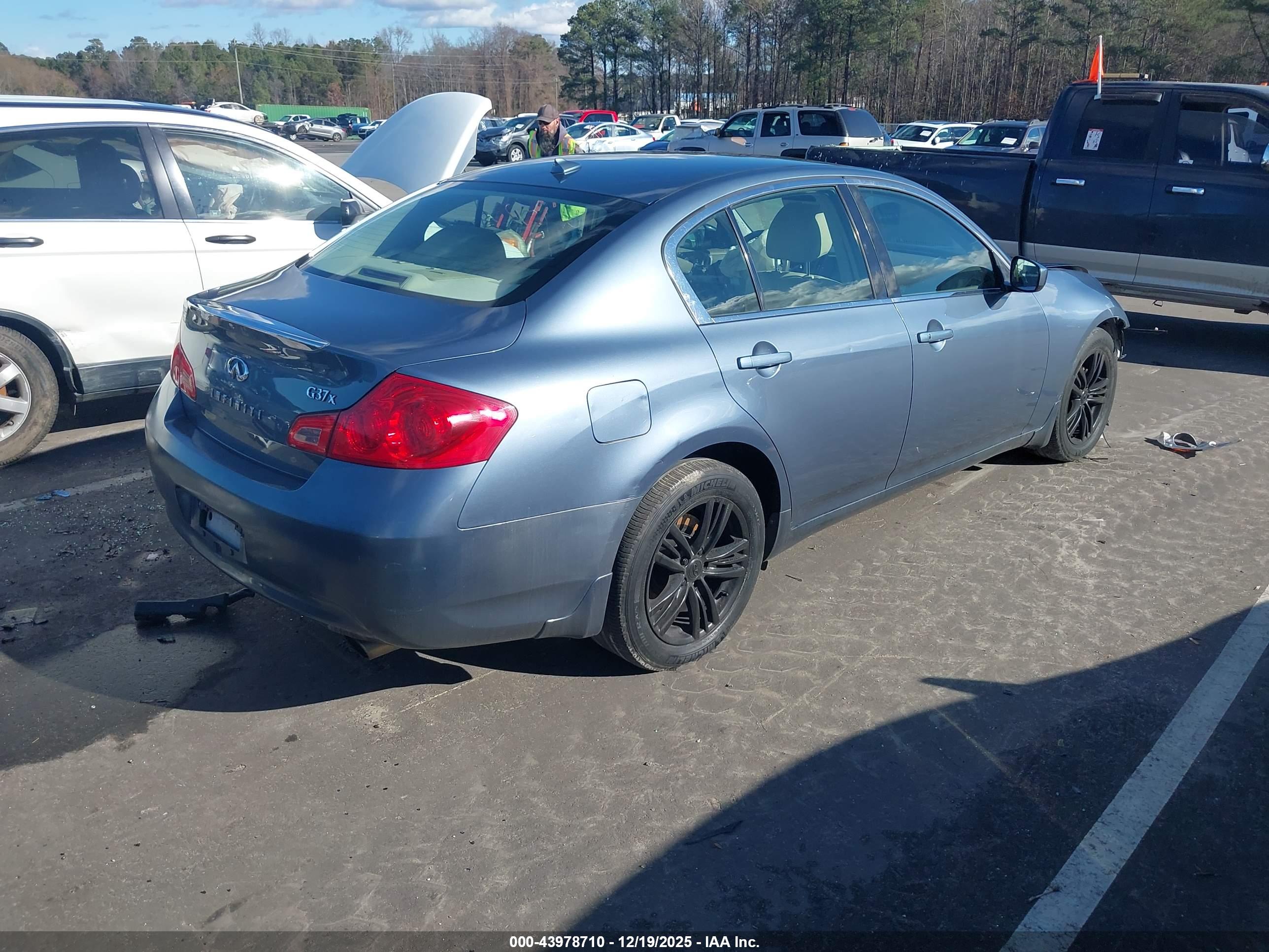 INFINITI G37X image 4