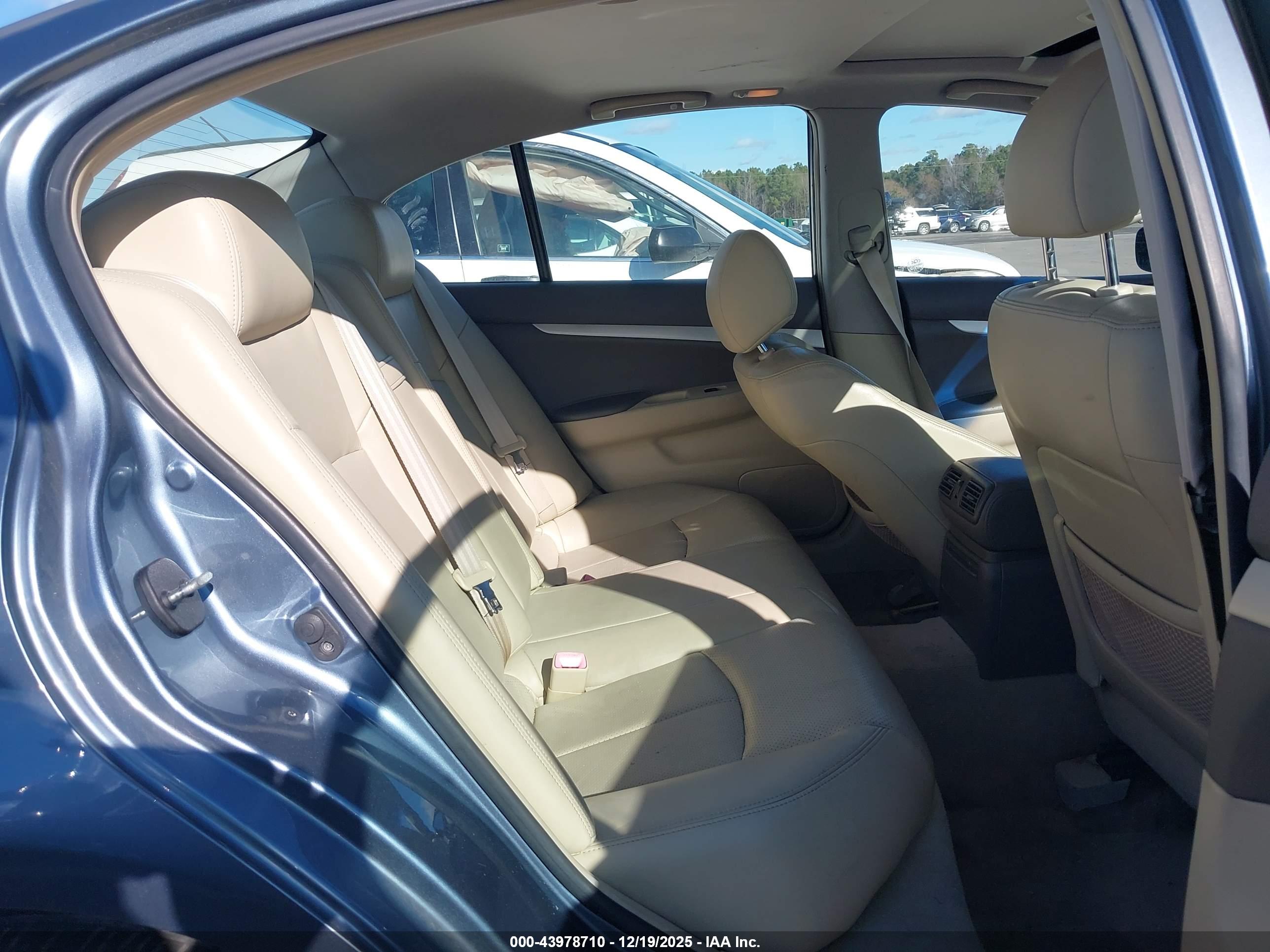 INFINITI G37X image 8