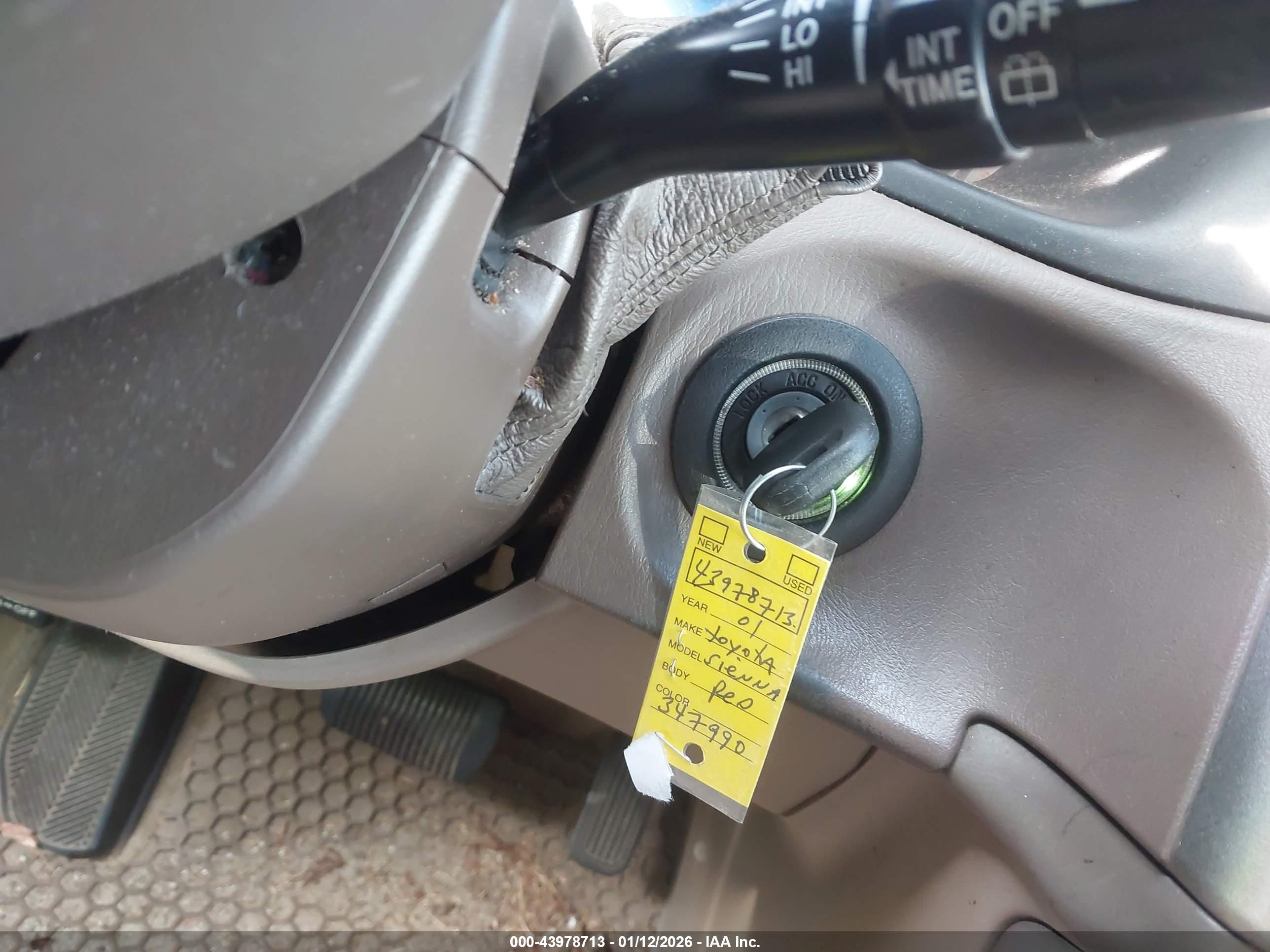 TOYOTA SIENNA image 11