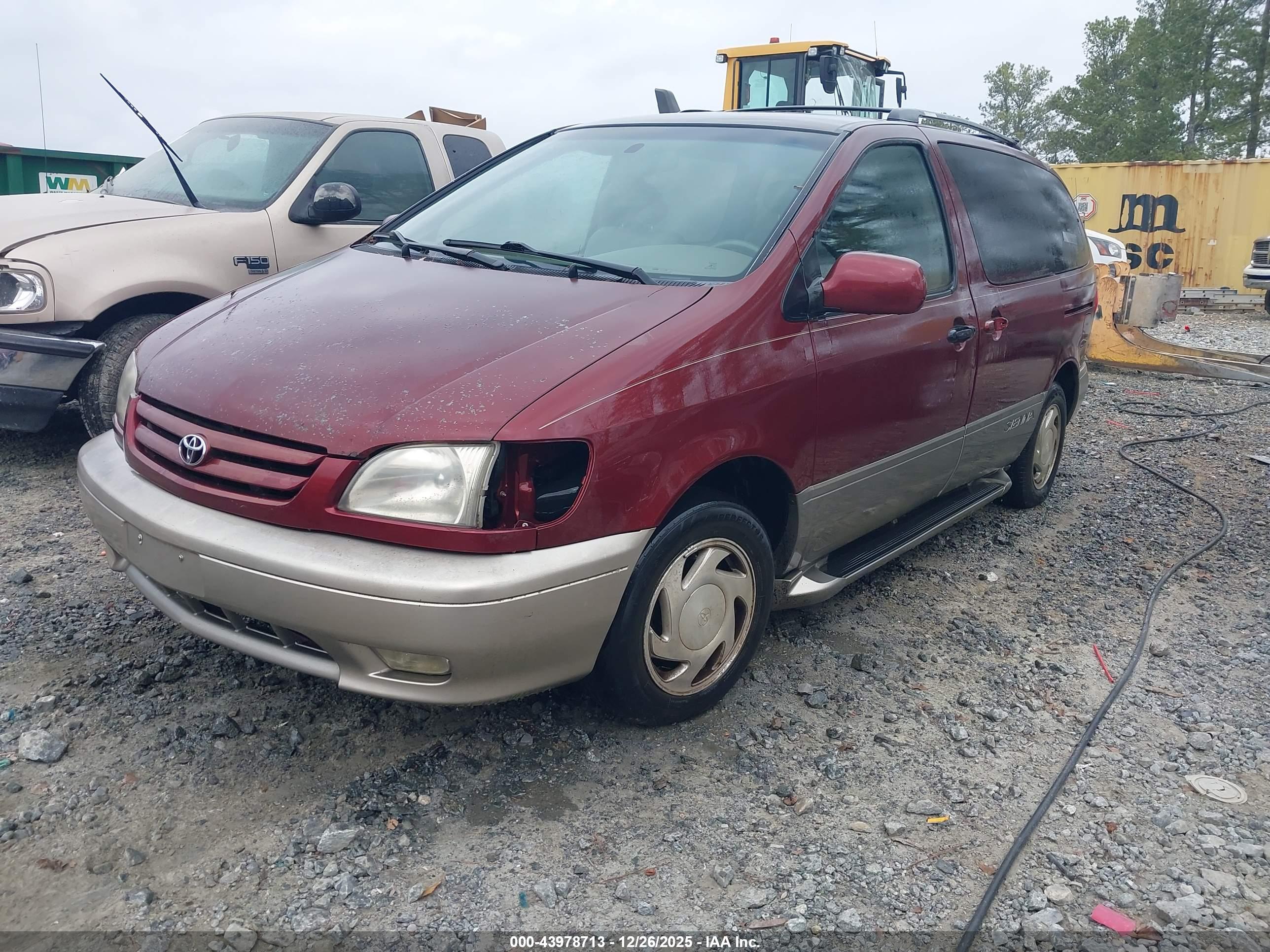 TOYOTA SIENNA image 2