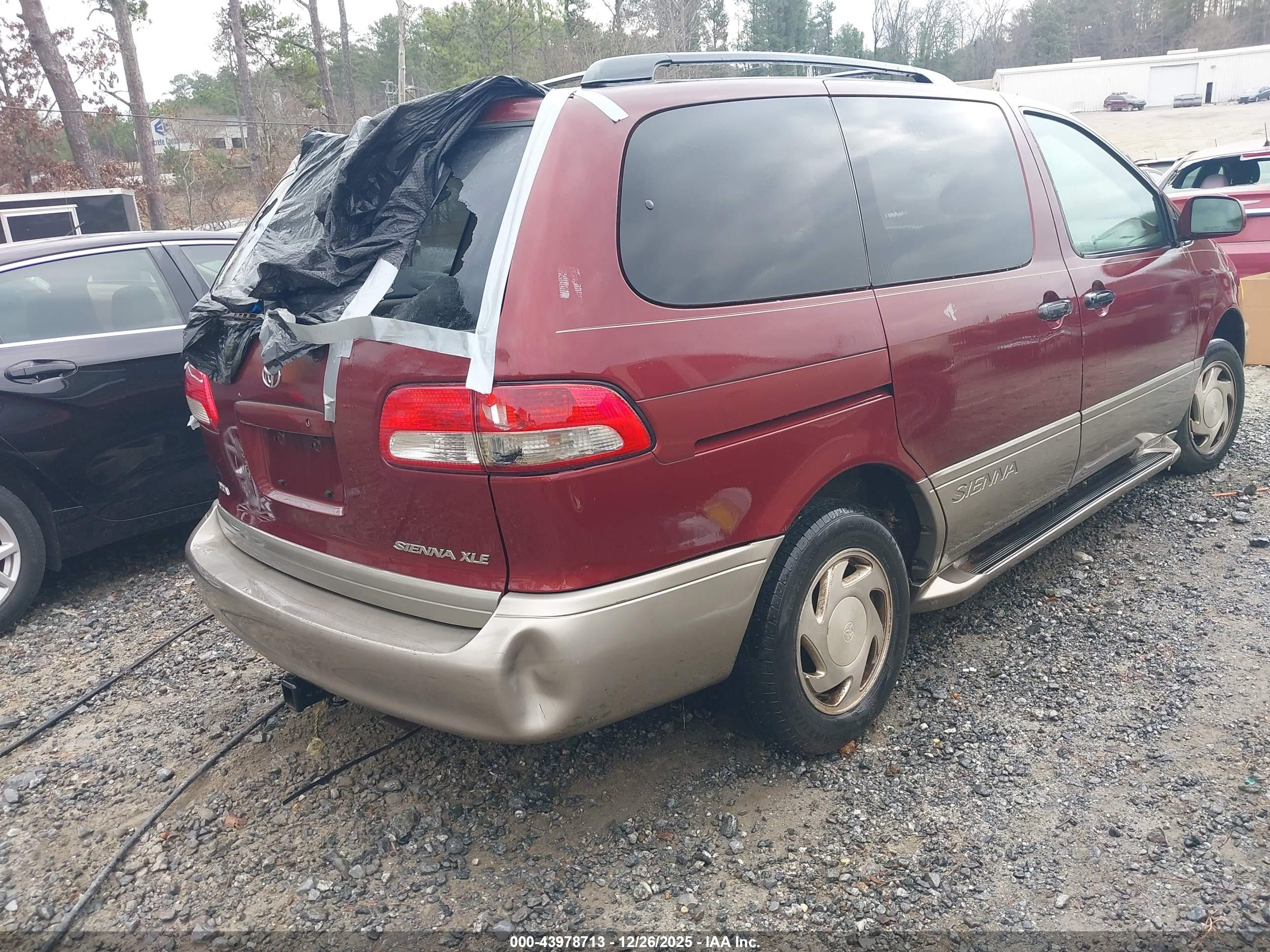 TOYOTA SIENNA image 4