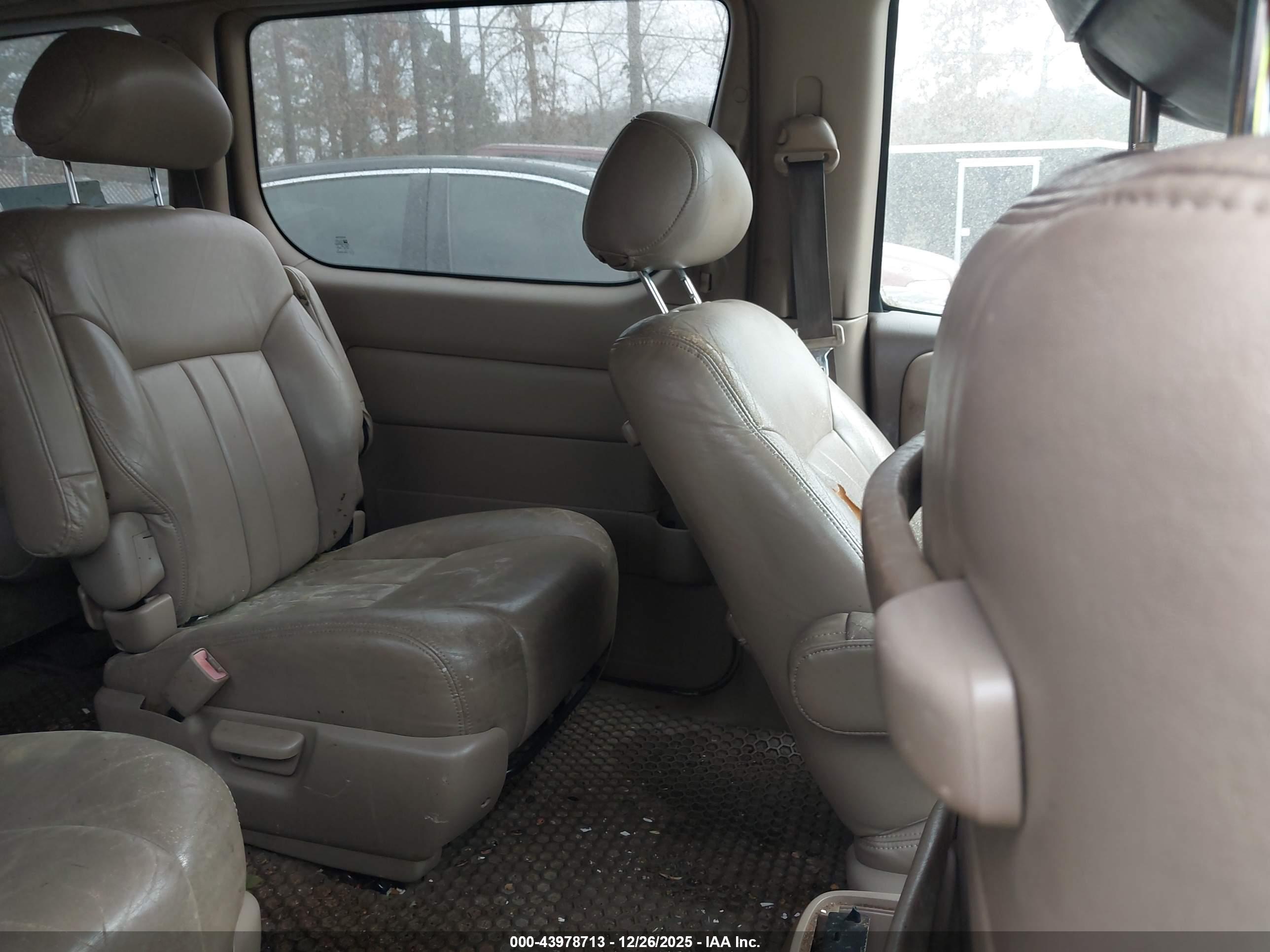 TOYOTA SIENNA image 8