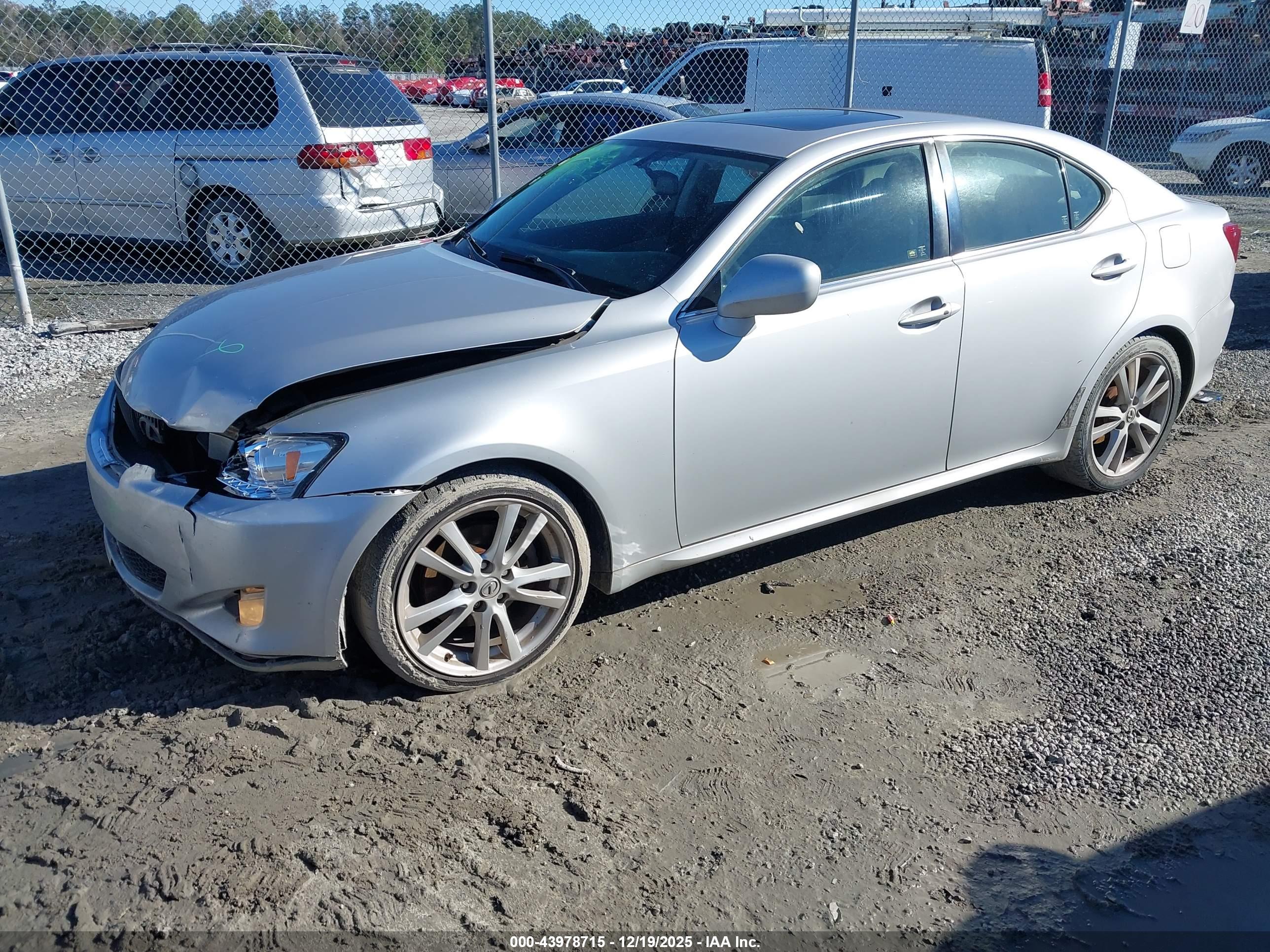 LEXUS IS image 2