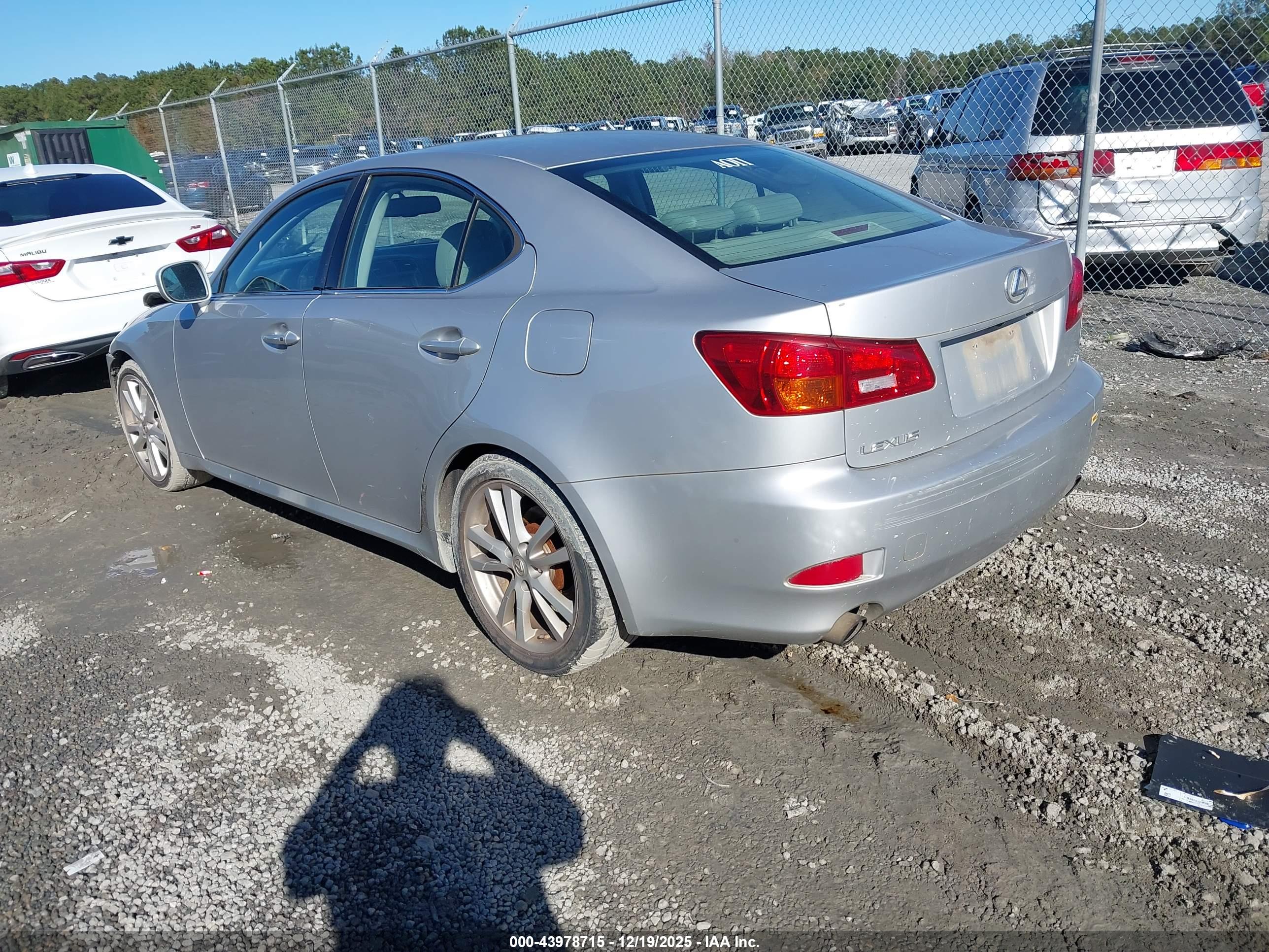 LEXUS IS image 3
