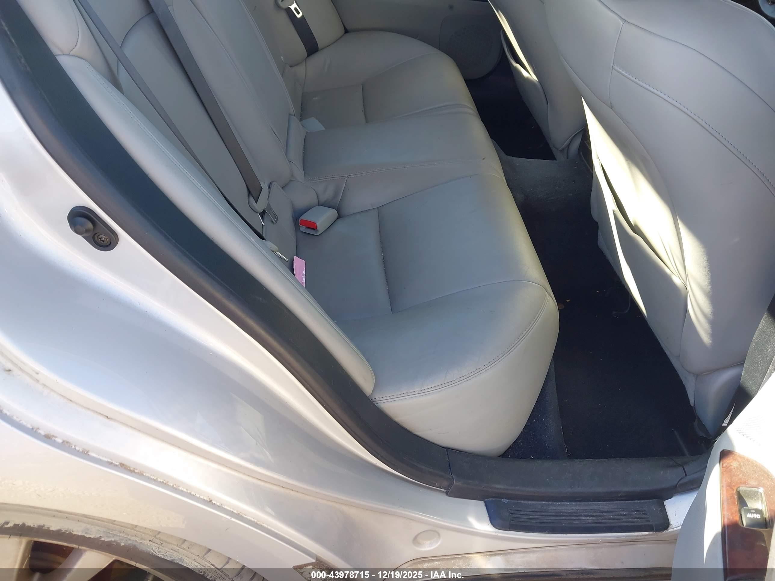 LEXUS IS image 8