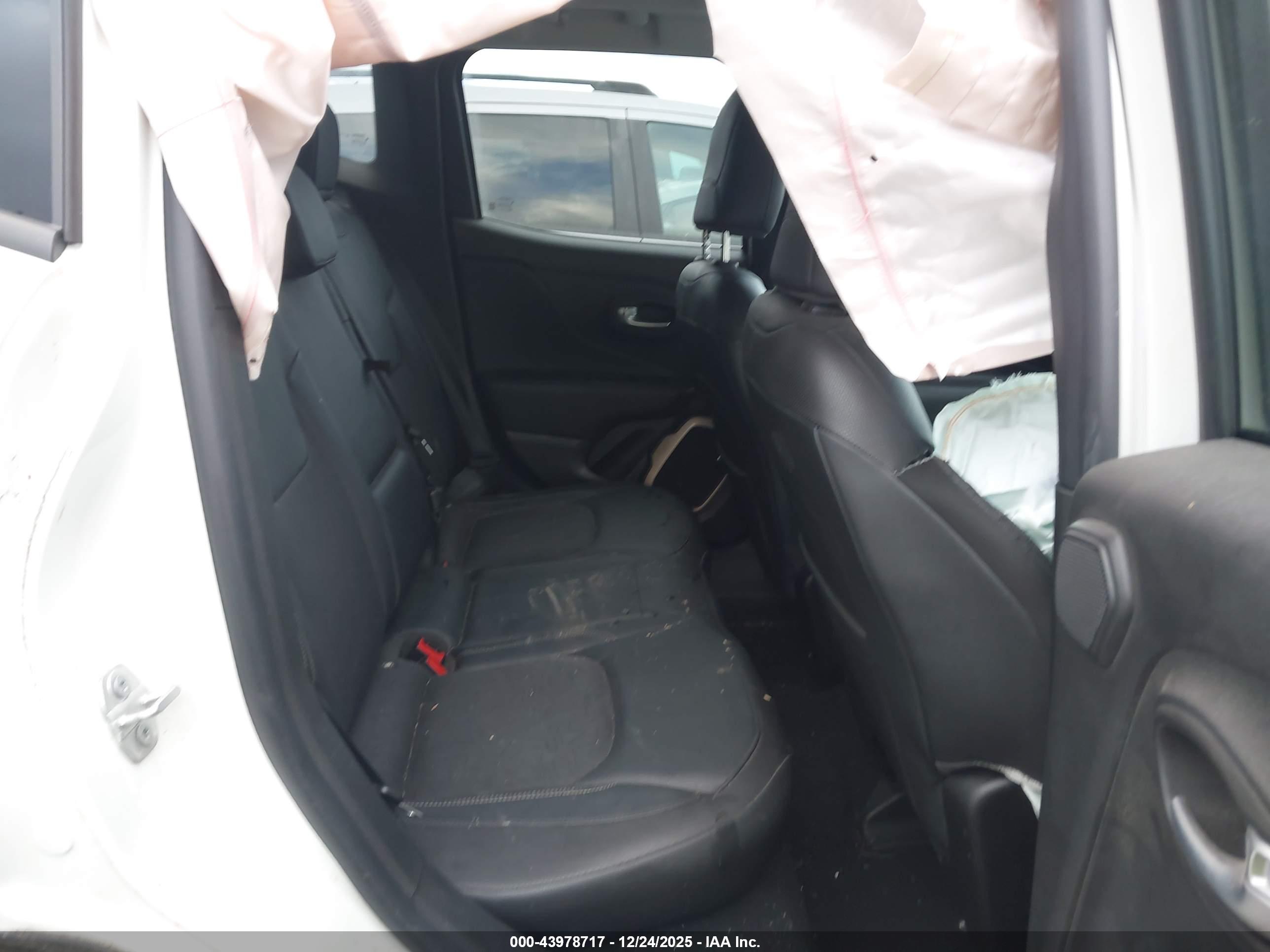 JEEP RENEGADE image 8