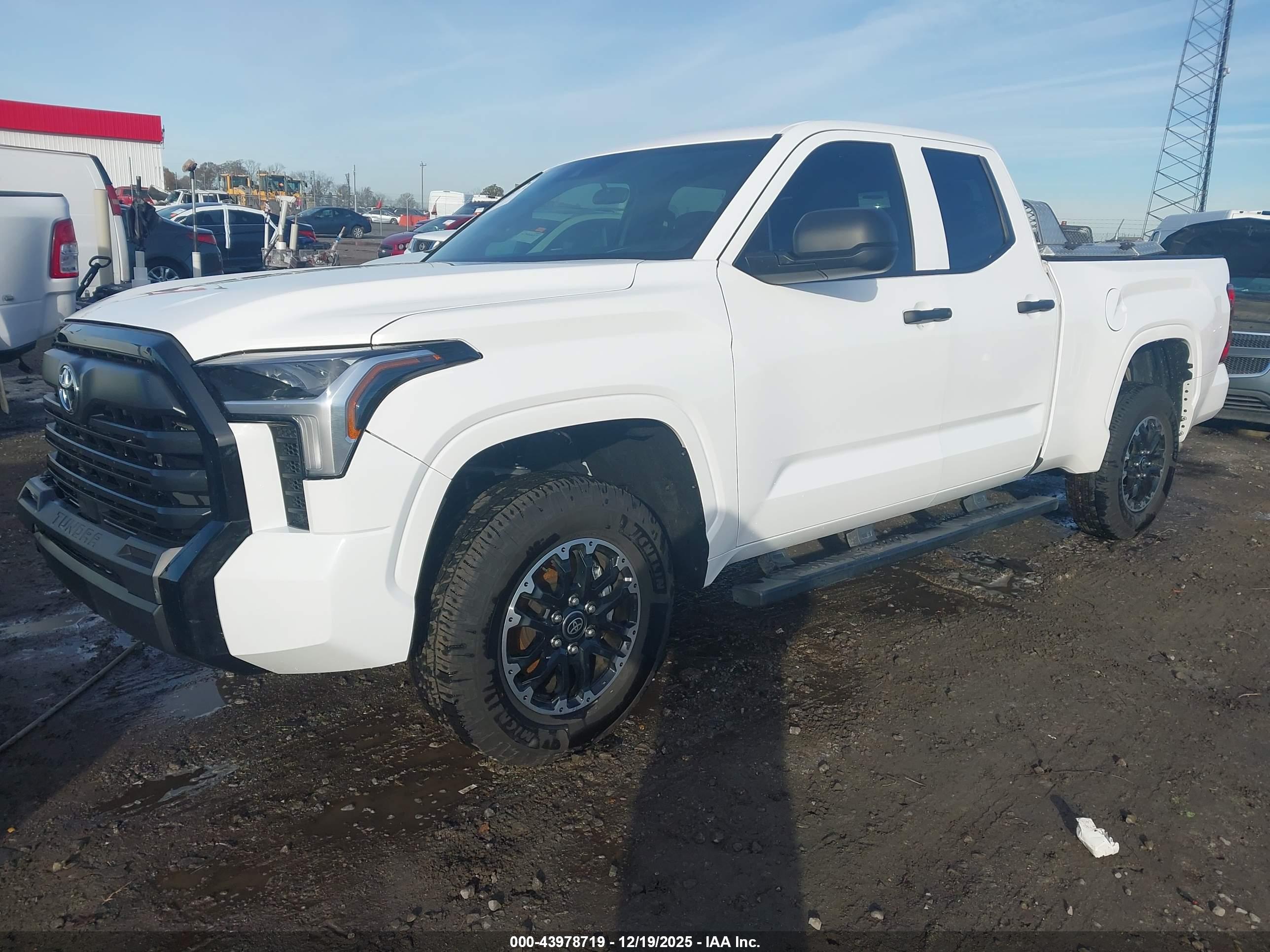 TOYOTA TUNDRA image 2