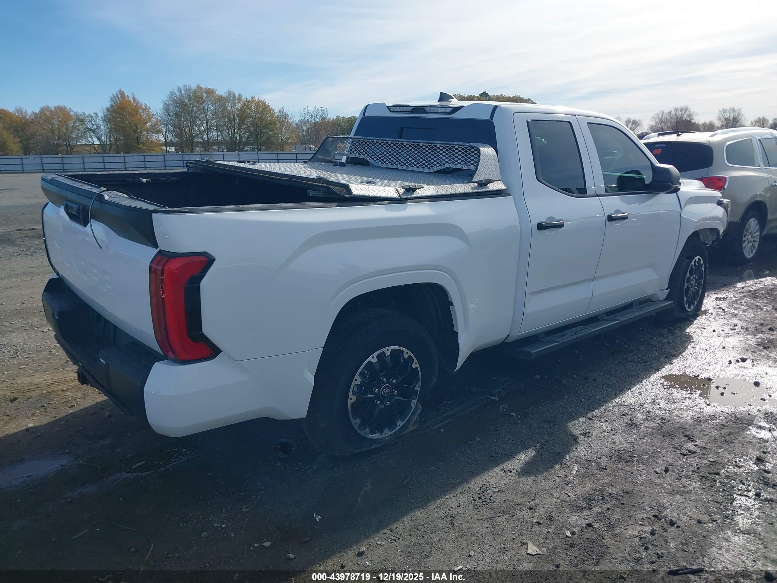 TOYOTA TUNDRA image 4