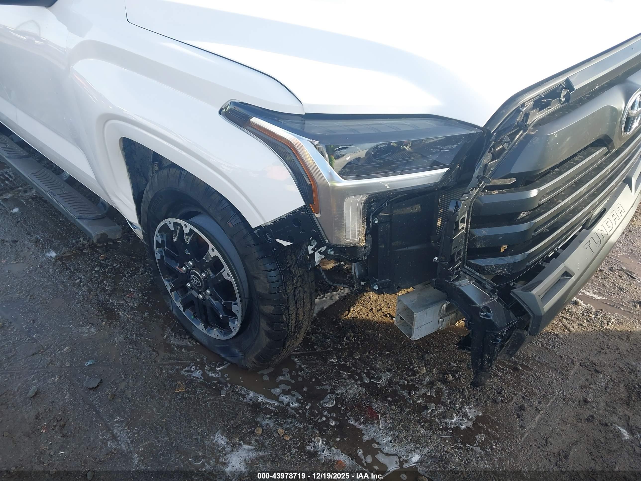 TOYOTA TUNDRA image 6