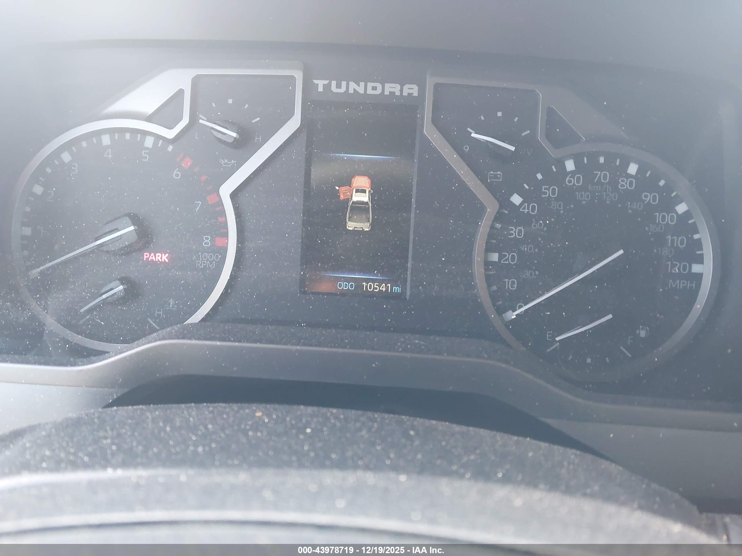 TOYOTA TUNDRA image 7