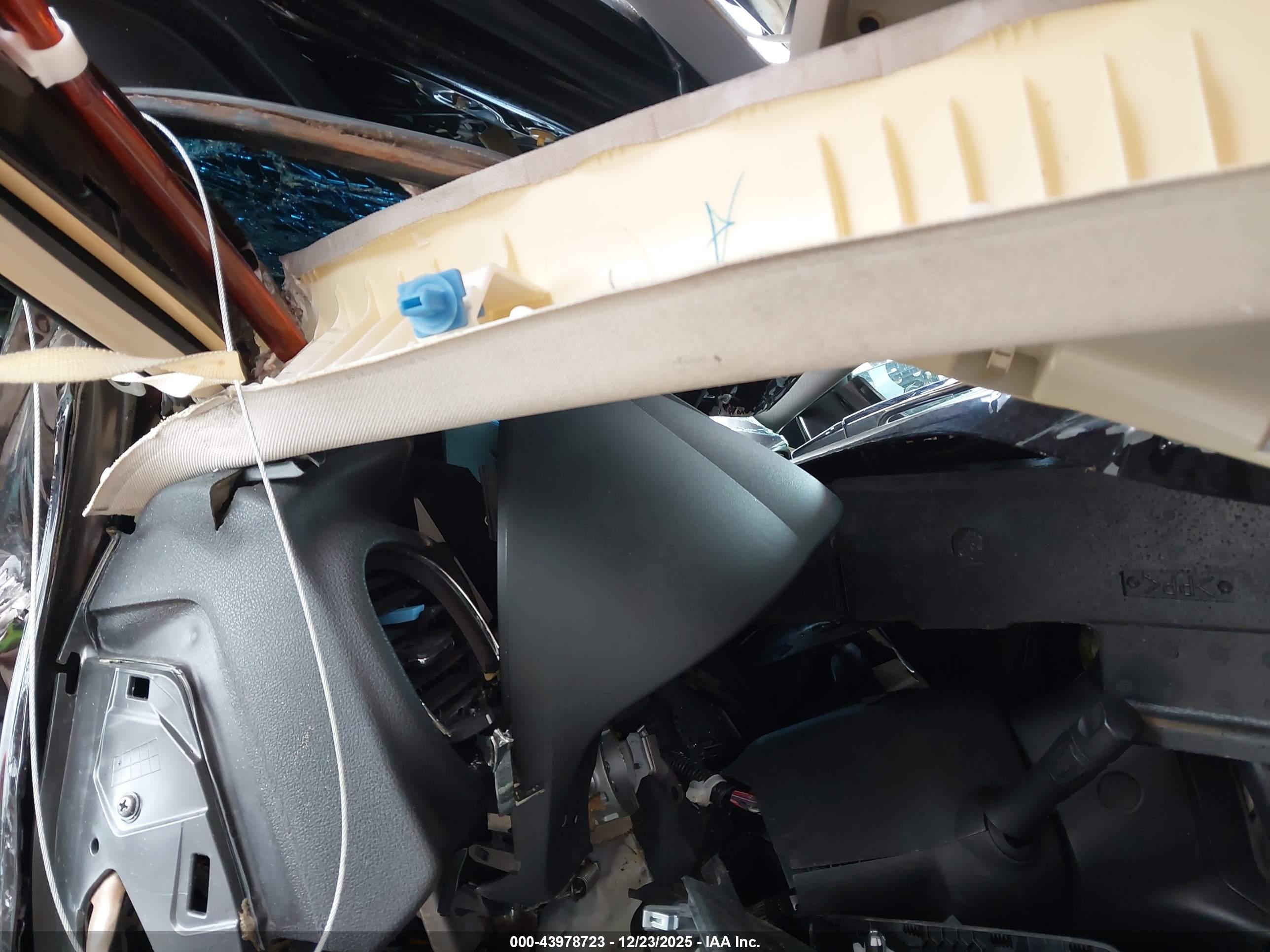 NISSAN MAXIMA image 7