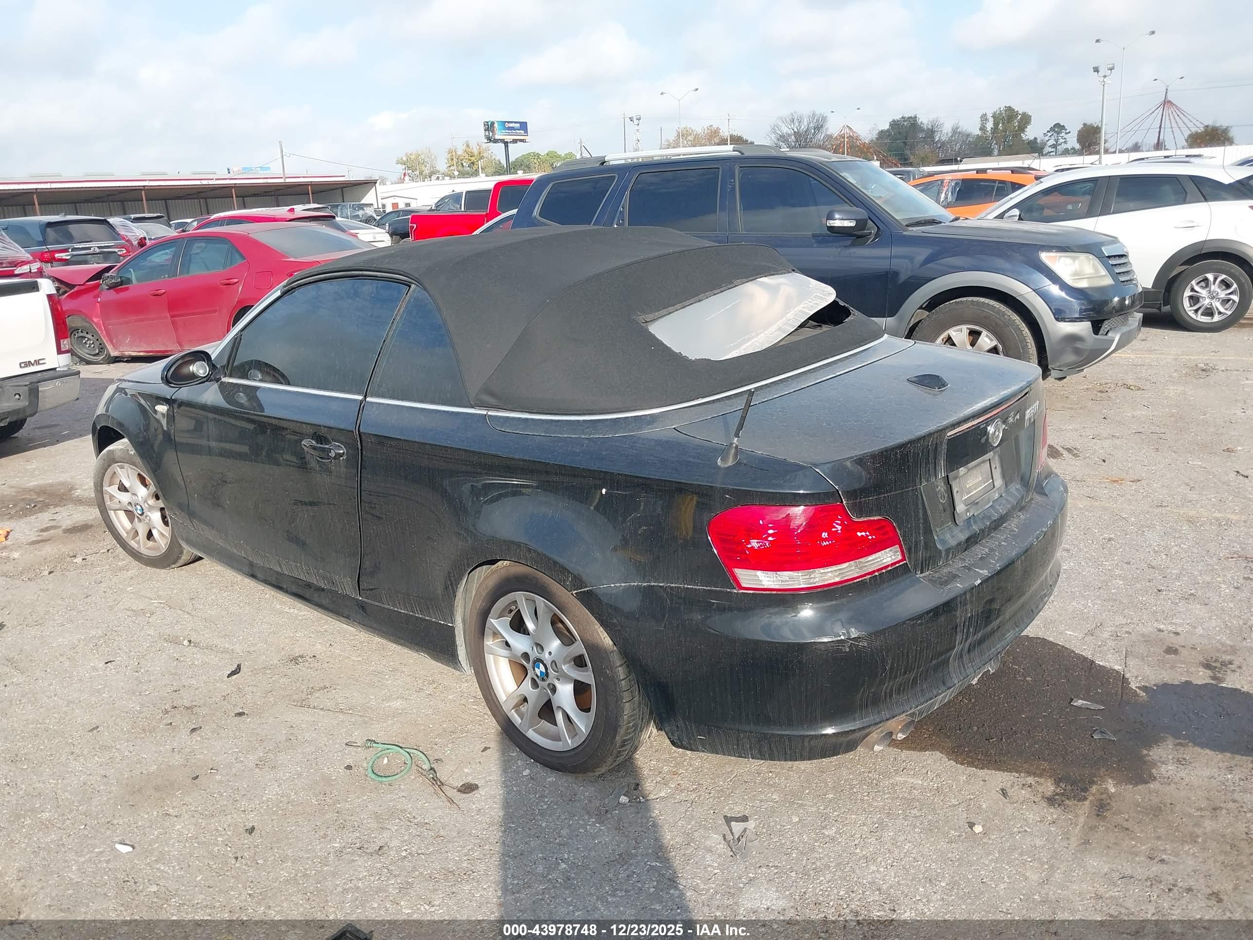 BMW 128I image 3