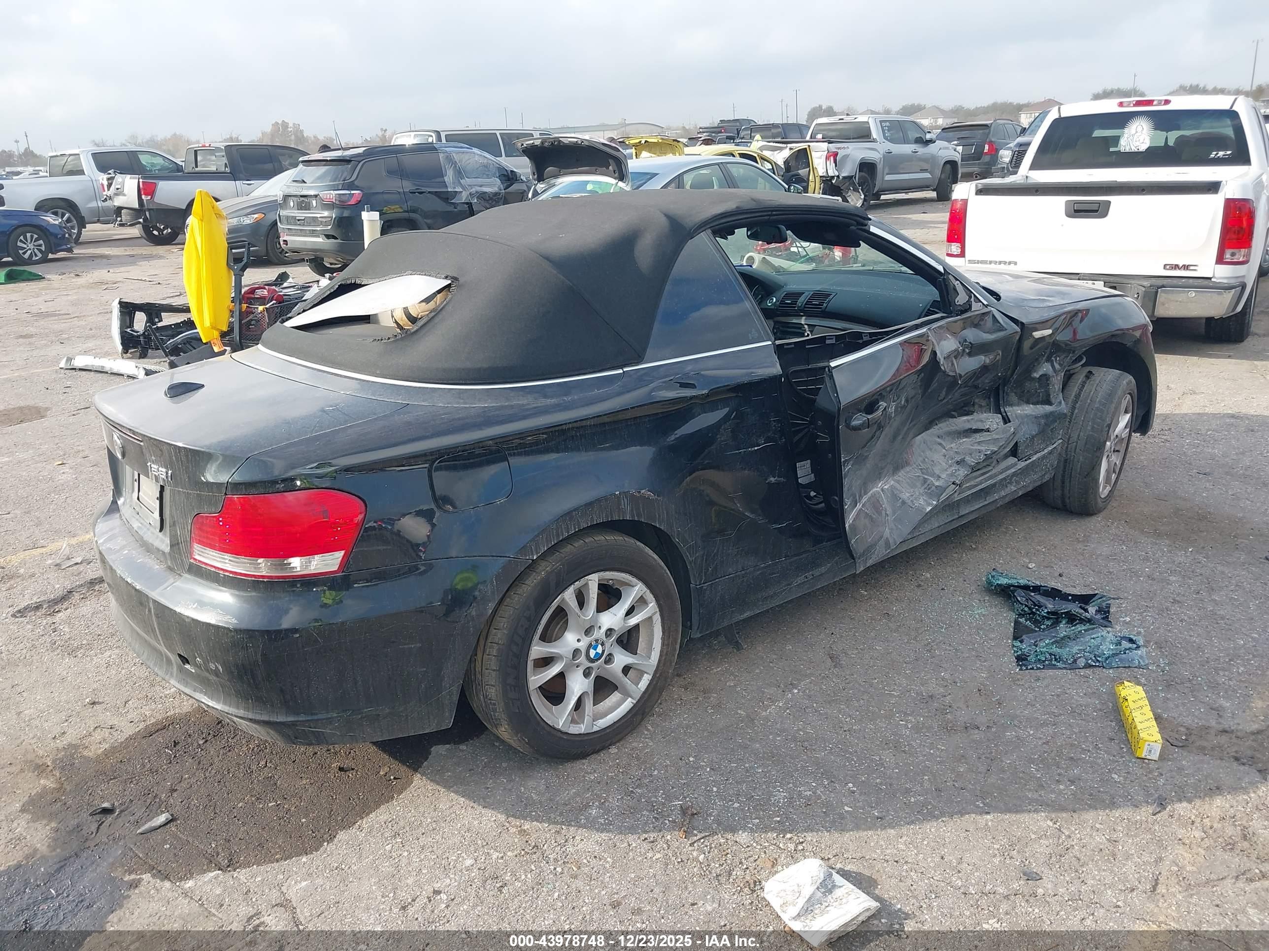 BMW 128I image 4