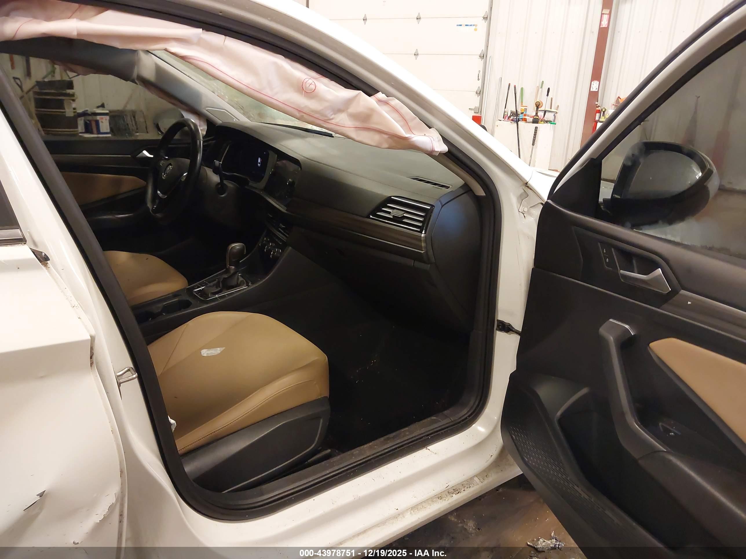VOLKSWAGEN JETTA image 5