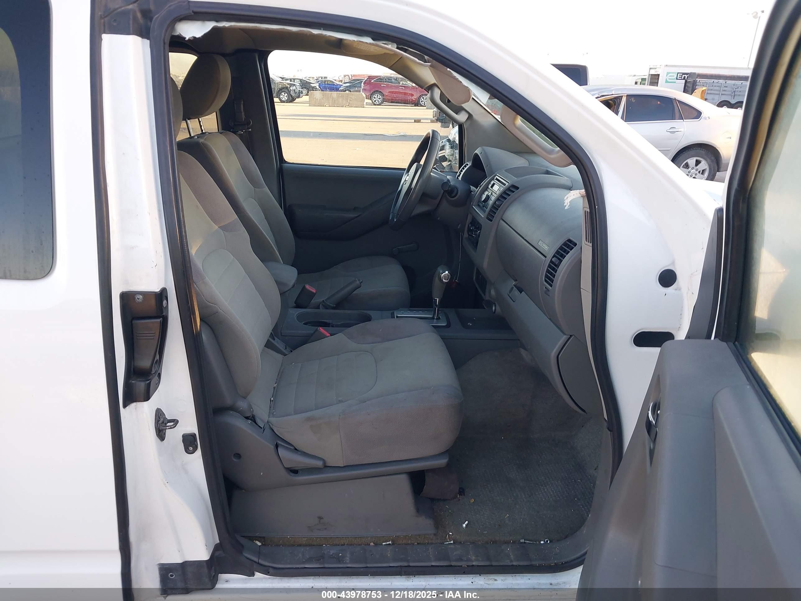 NISSAN FRONTIER image 5