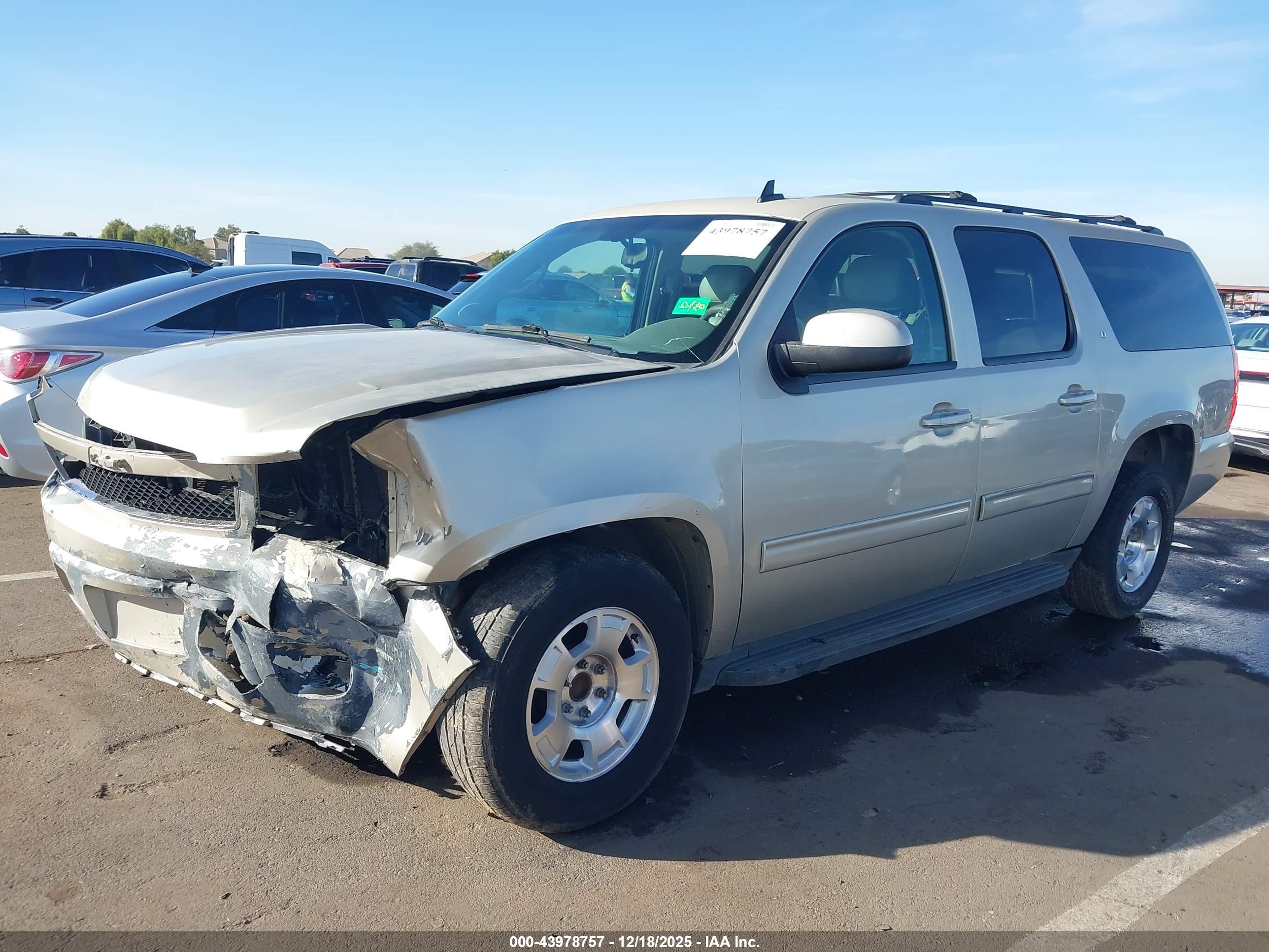 CHEVROLET SUBURBAN image 2