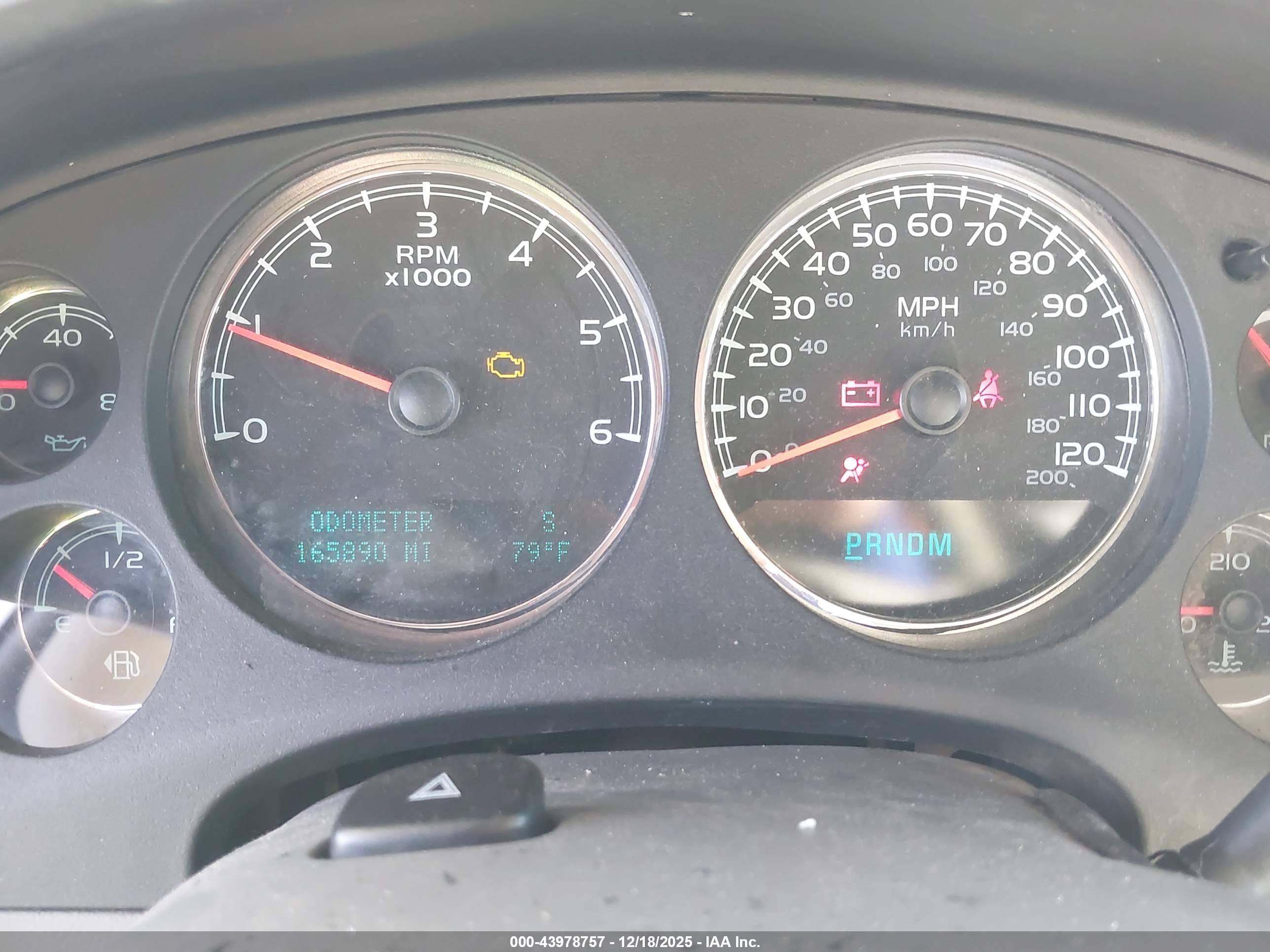 CHEVROLET SUBURBAN image 7
