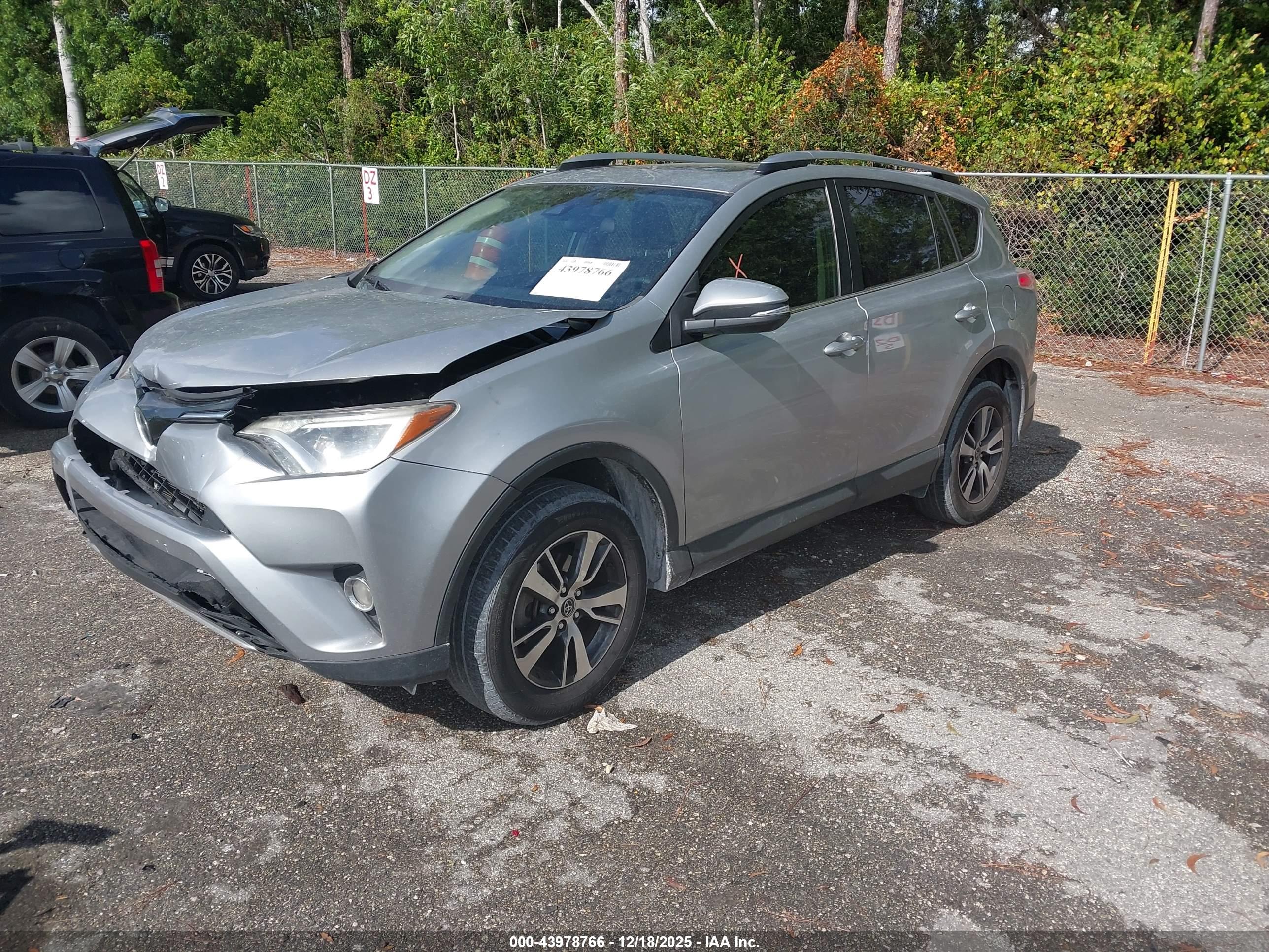 TOYOTA RAV4 image 2