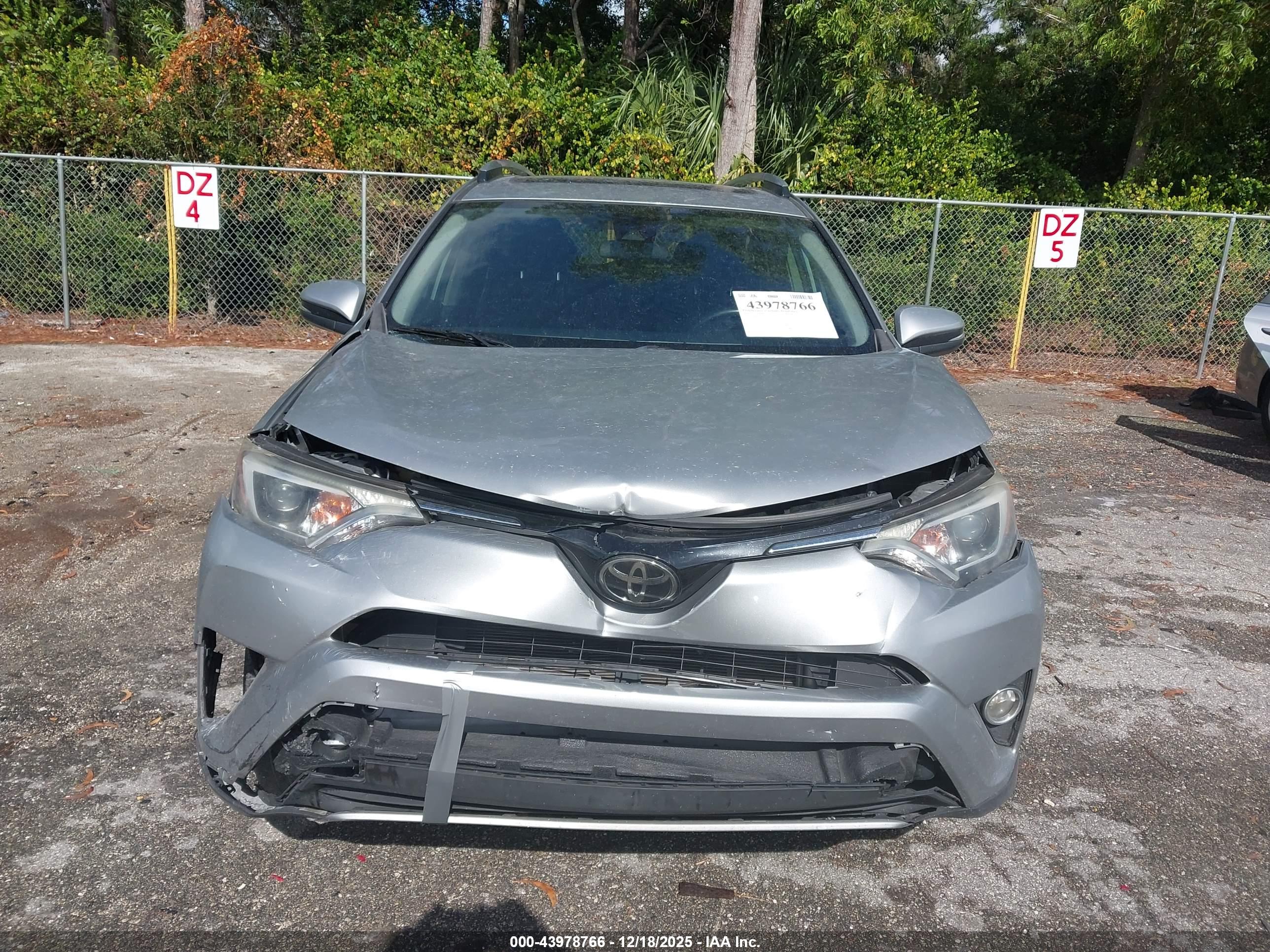 TOYOTA RAV4 image 6