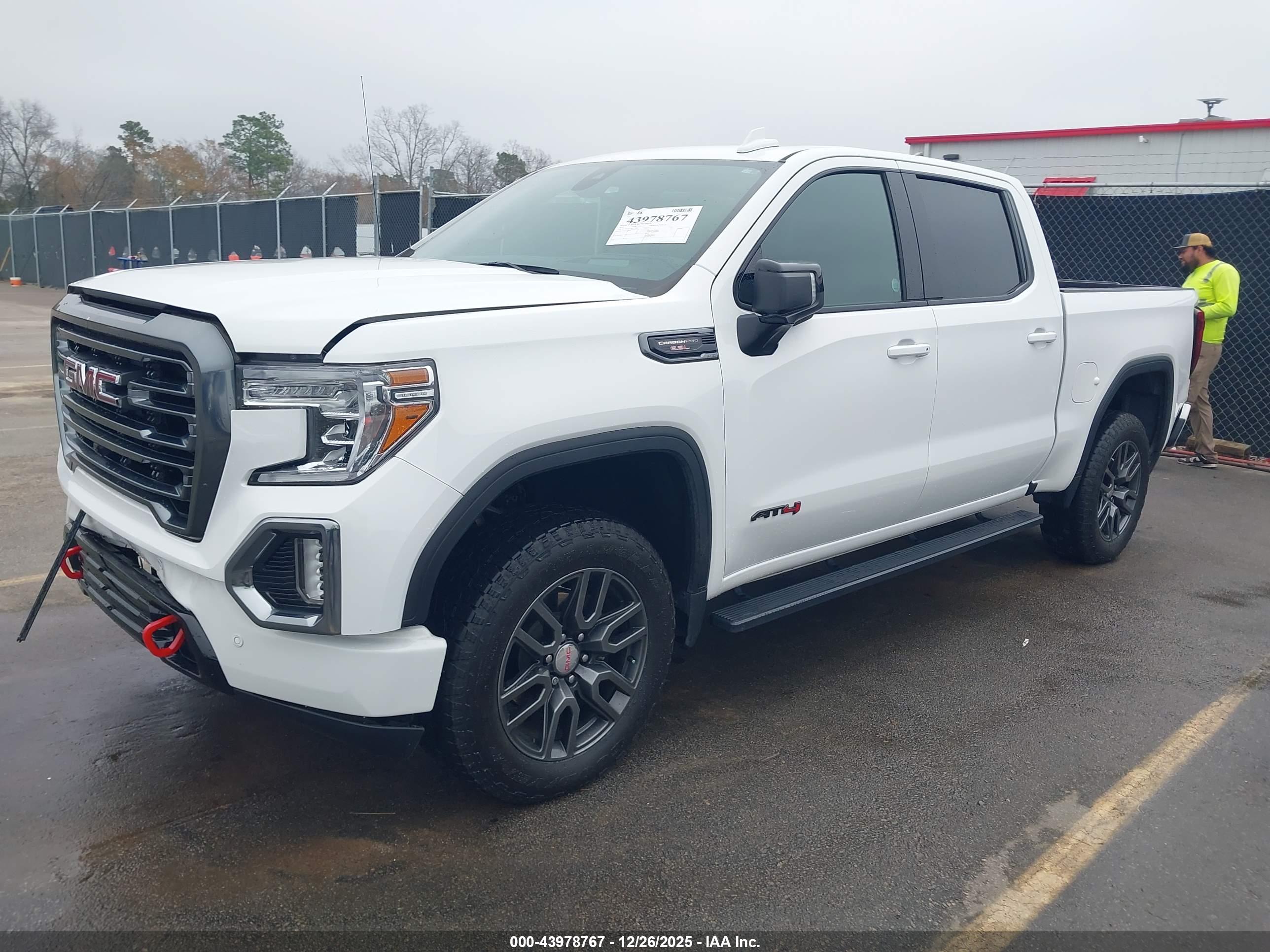 GMC SIERRA image 2