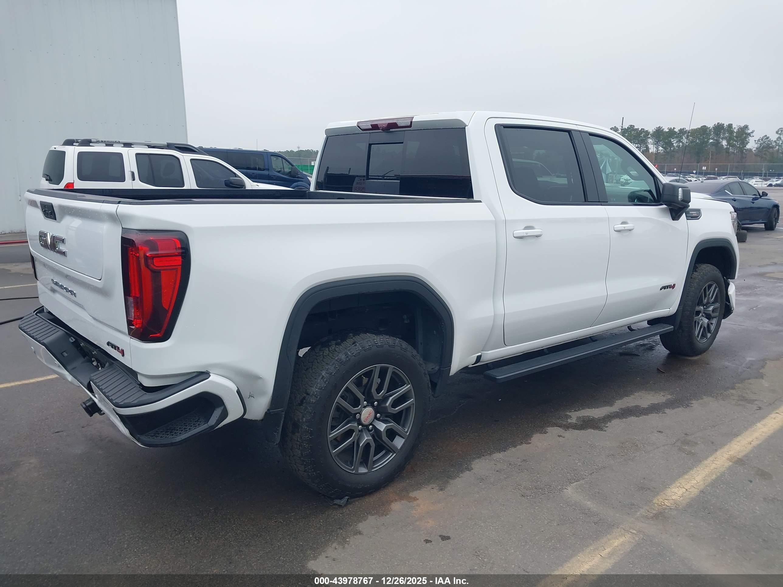 GMC SIERRA image 4