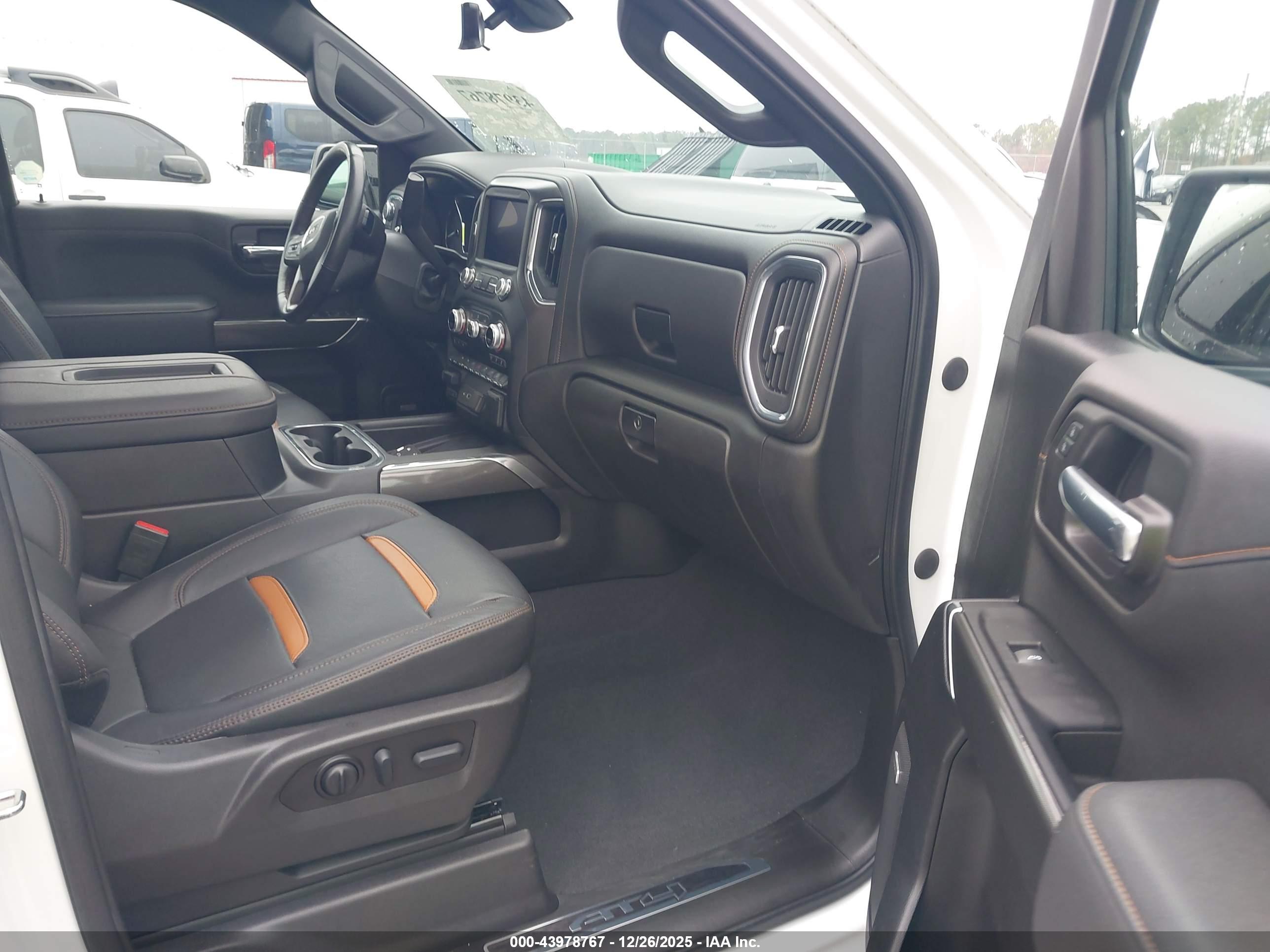 GMC SIERRA image 5