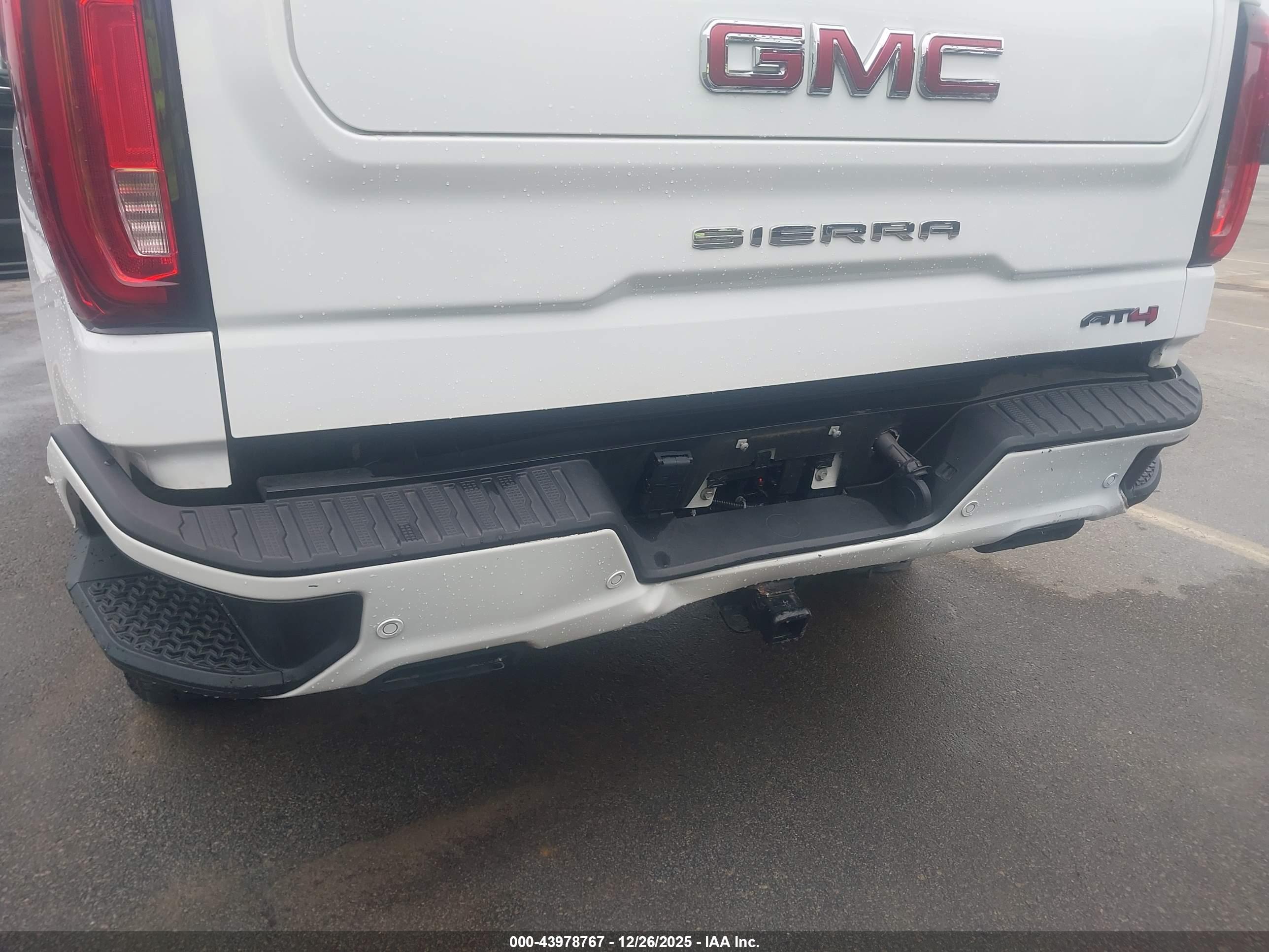 GMC SIERRA image 6