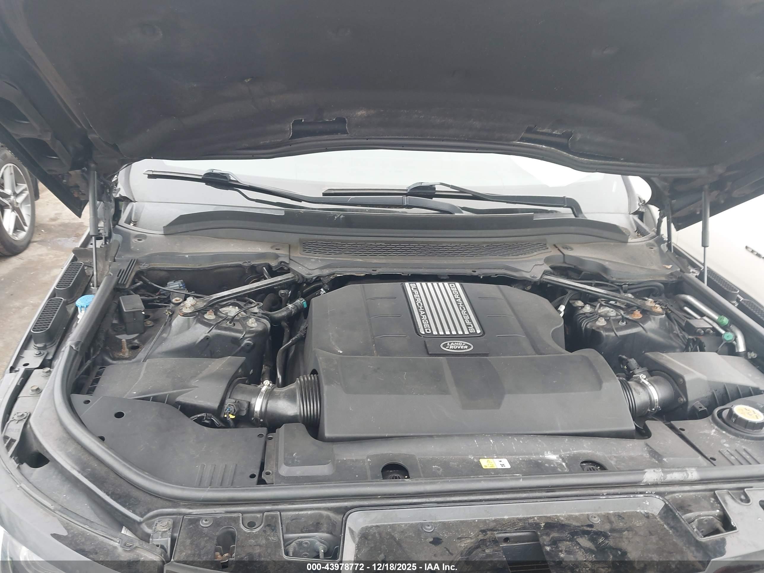 LAND ROVER image 10