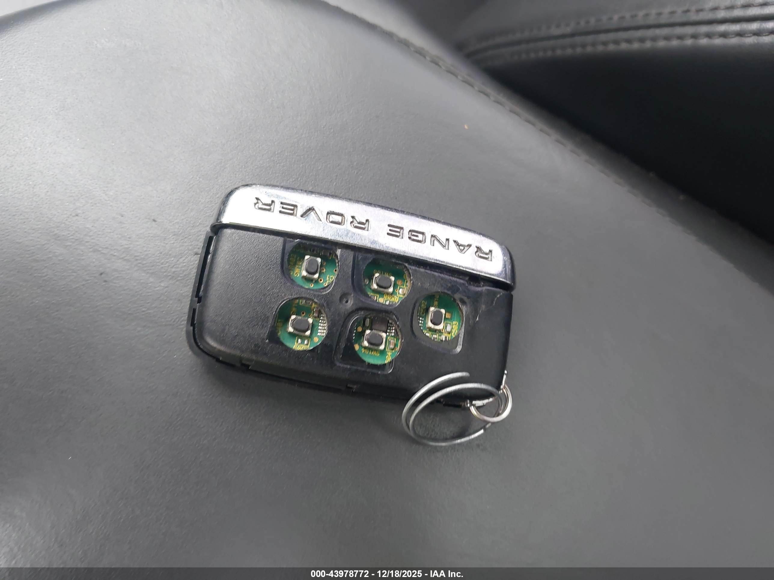 LAND ROVER image 11