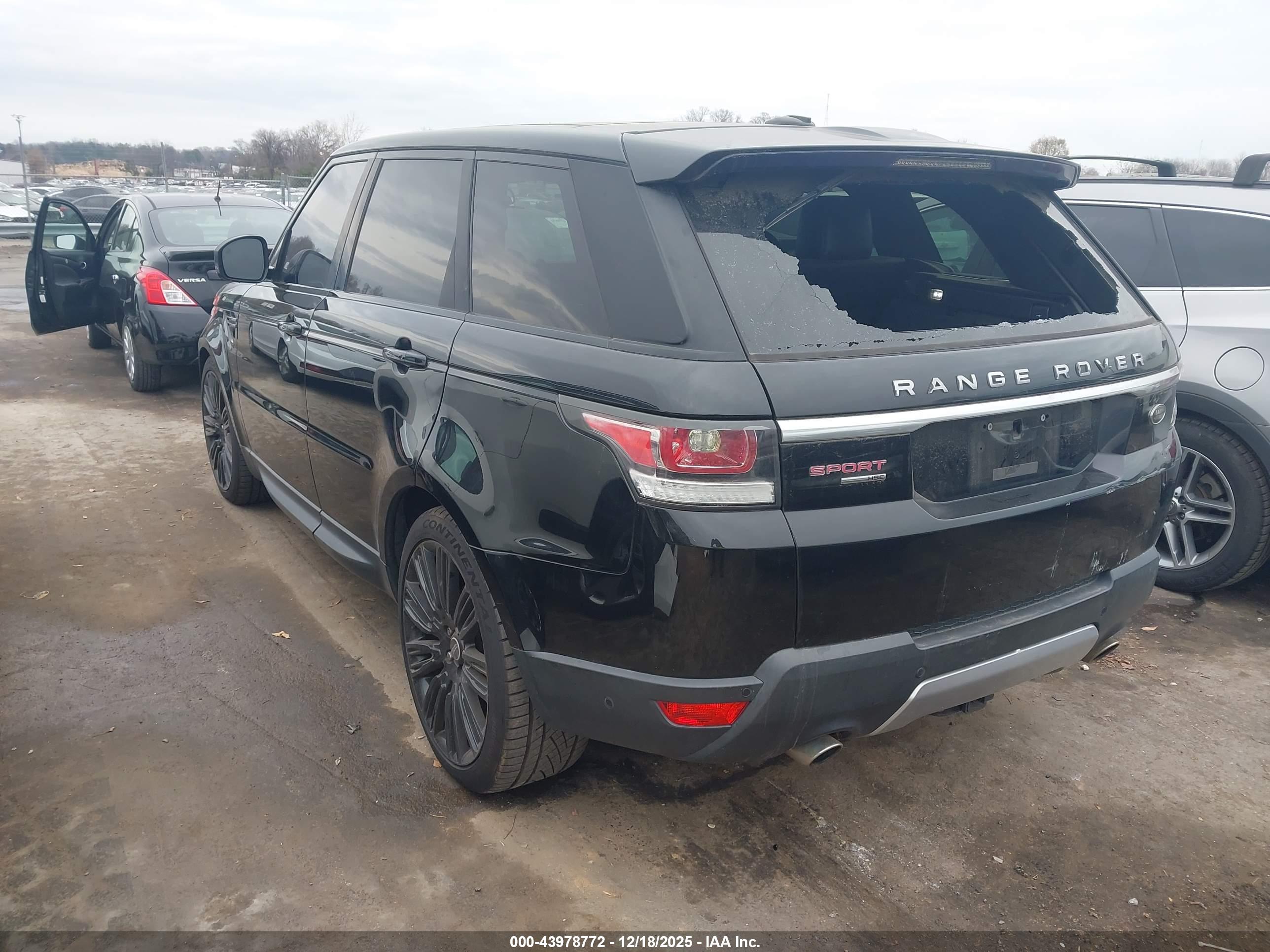 LAND ROVER image 3