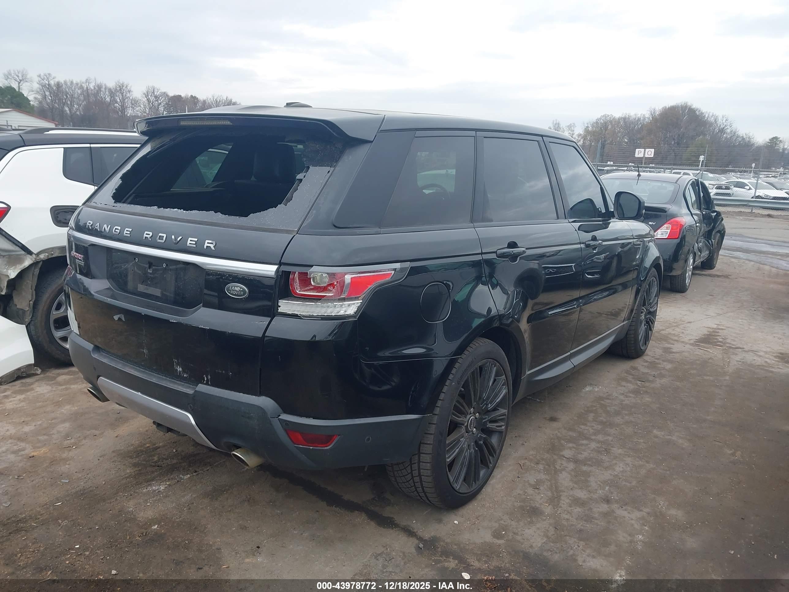 LAND ROVER image 4