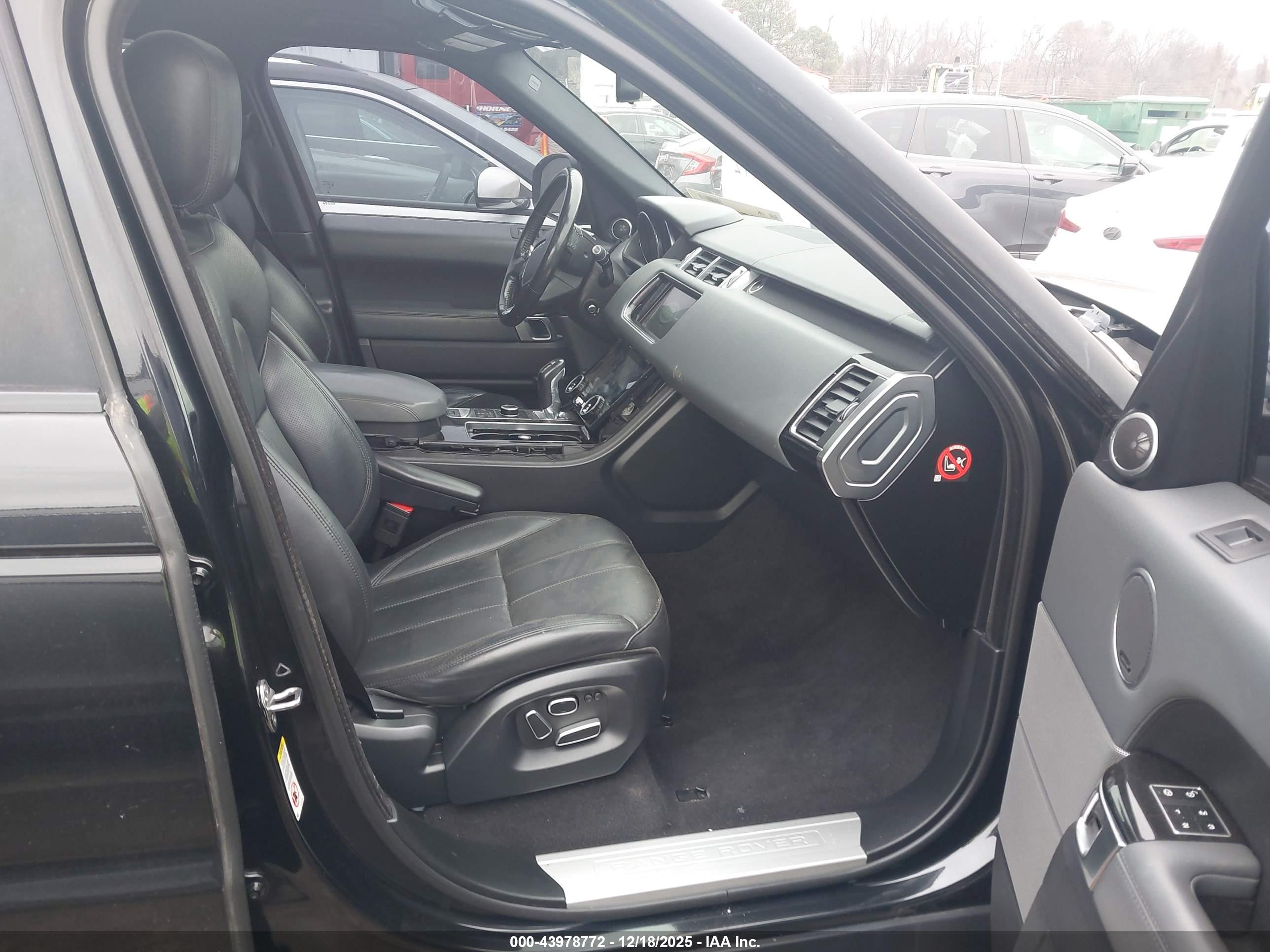 LAND ROVER image 5