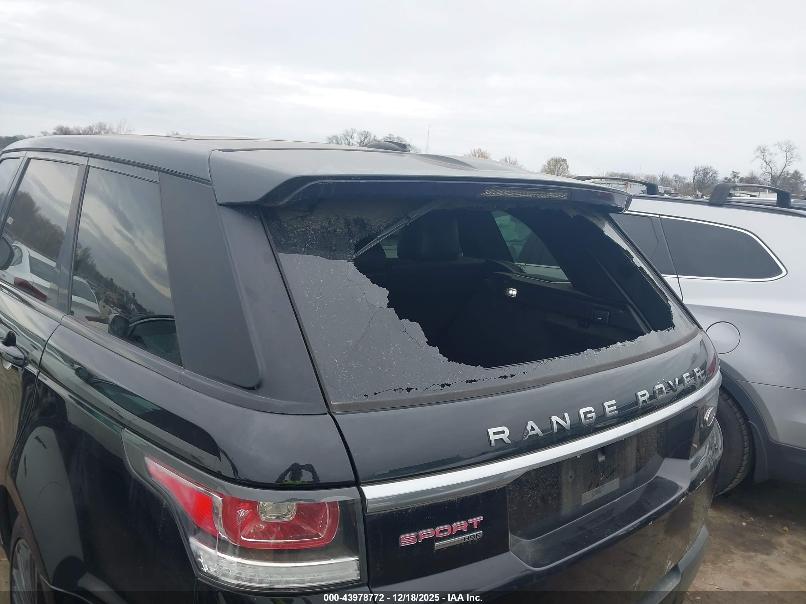 LAND ROVER image 6