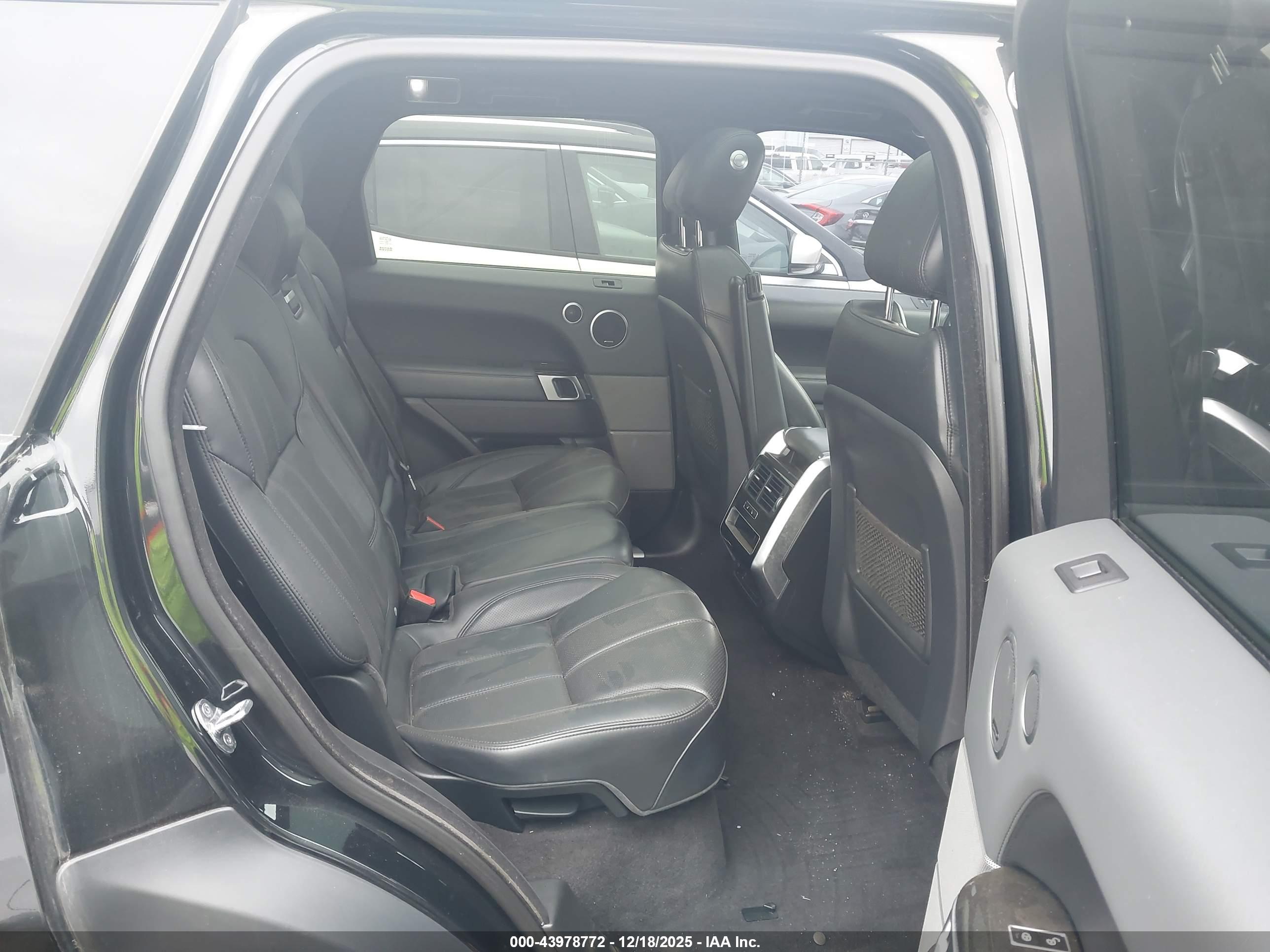 LAND ROVER image 8