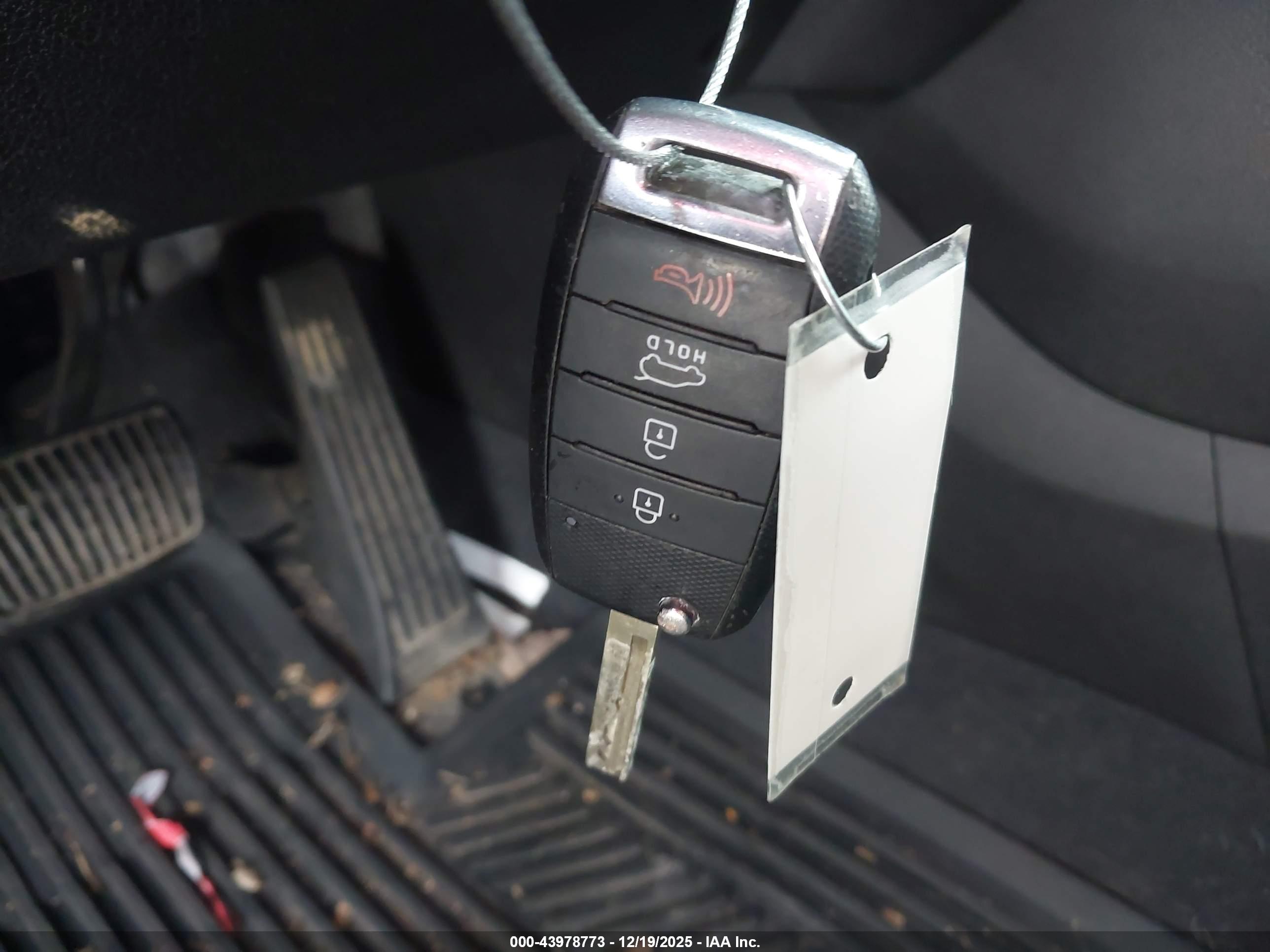KIA SORENTO image 11