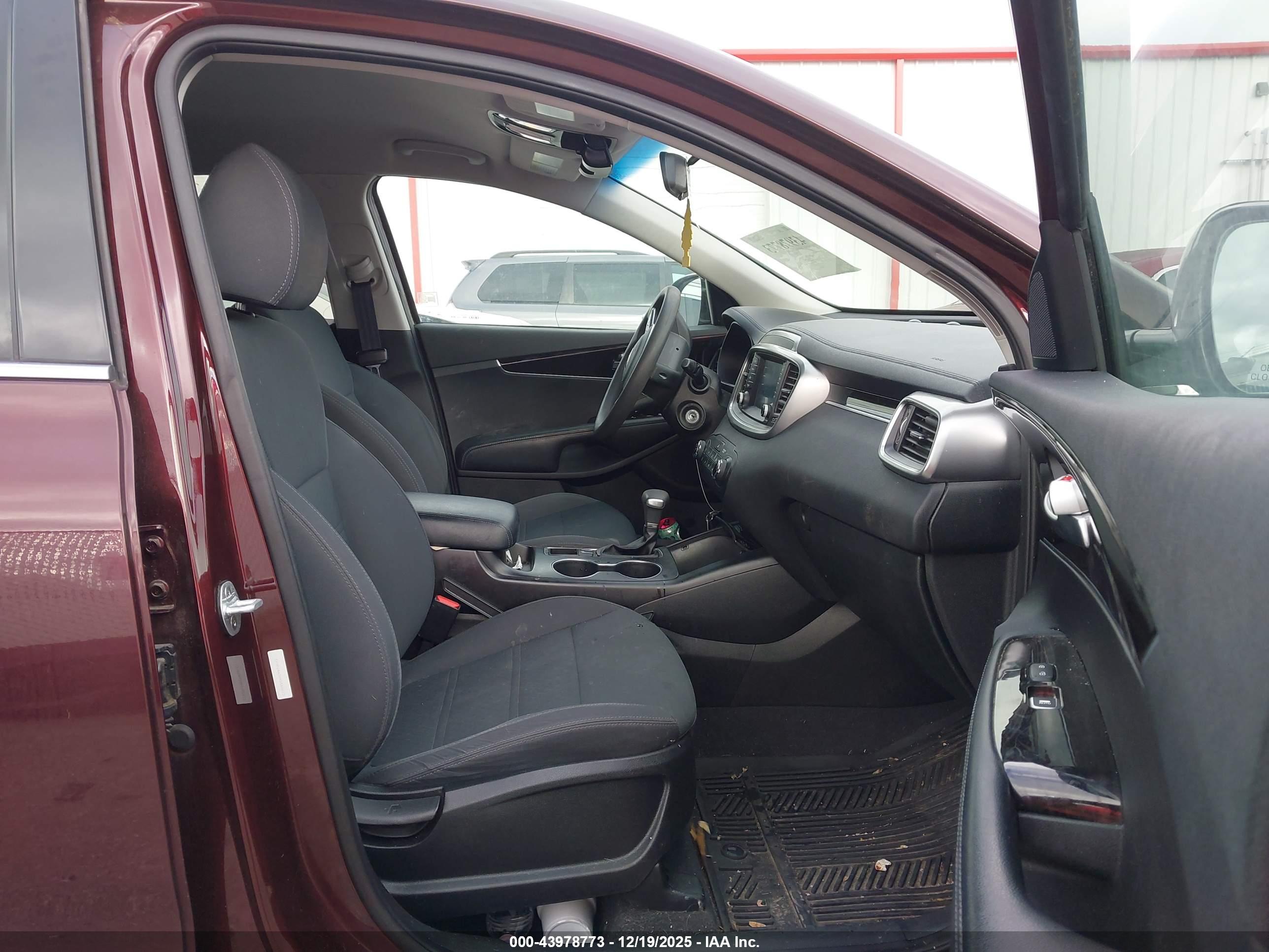 KIA SORENTO image 5