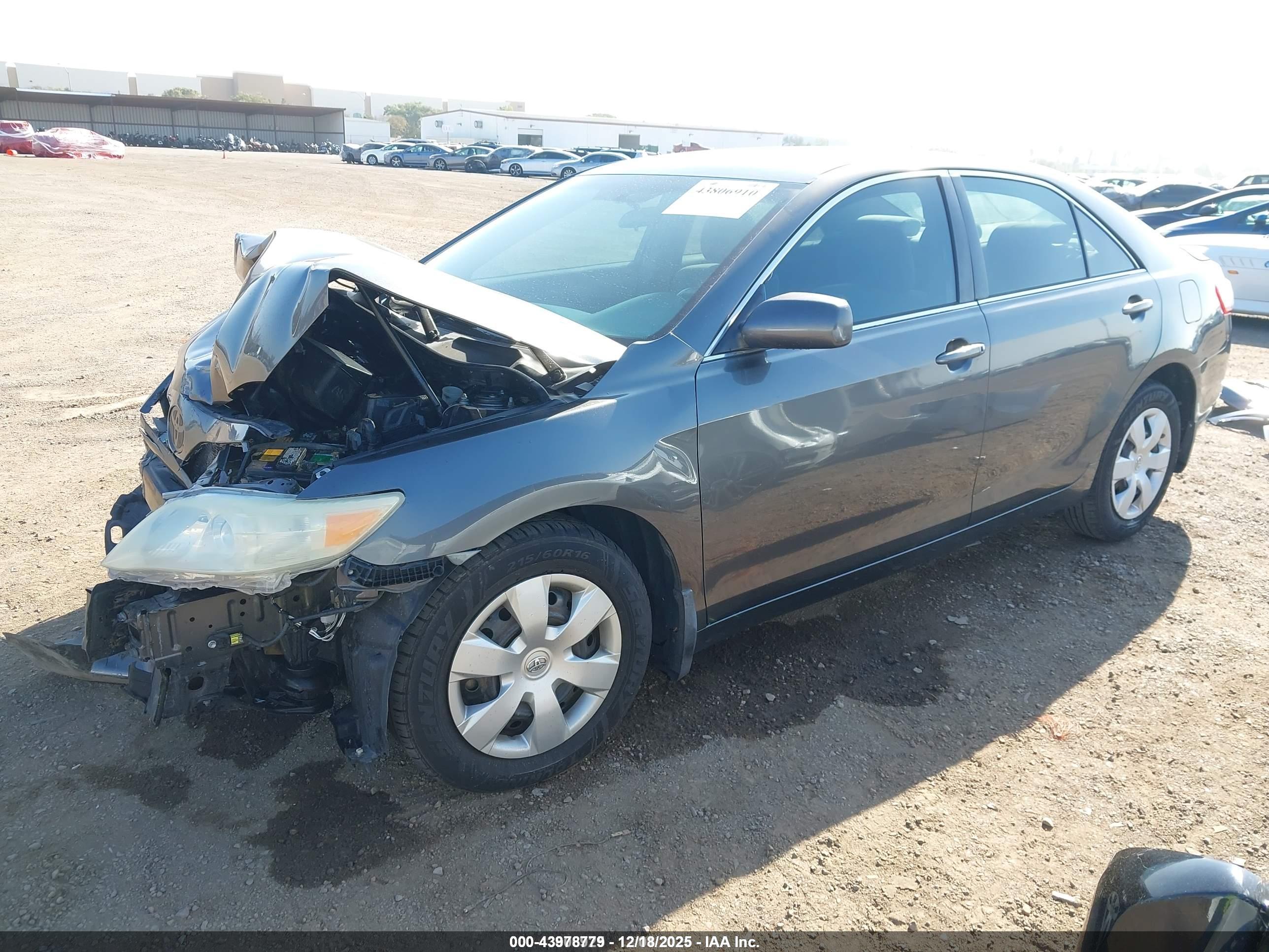 TOYOTA CAMRY image 2