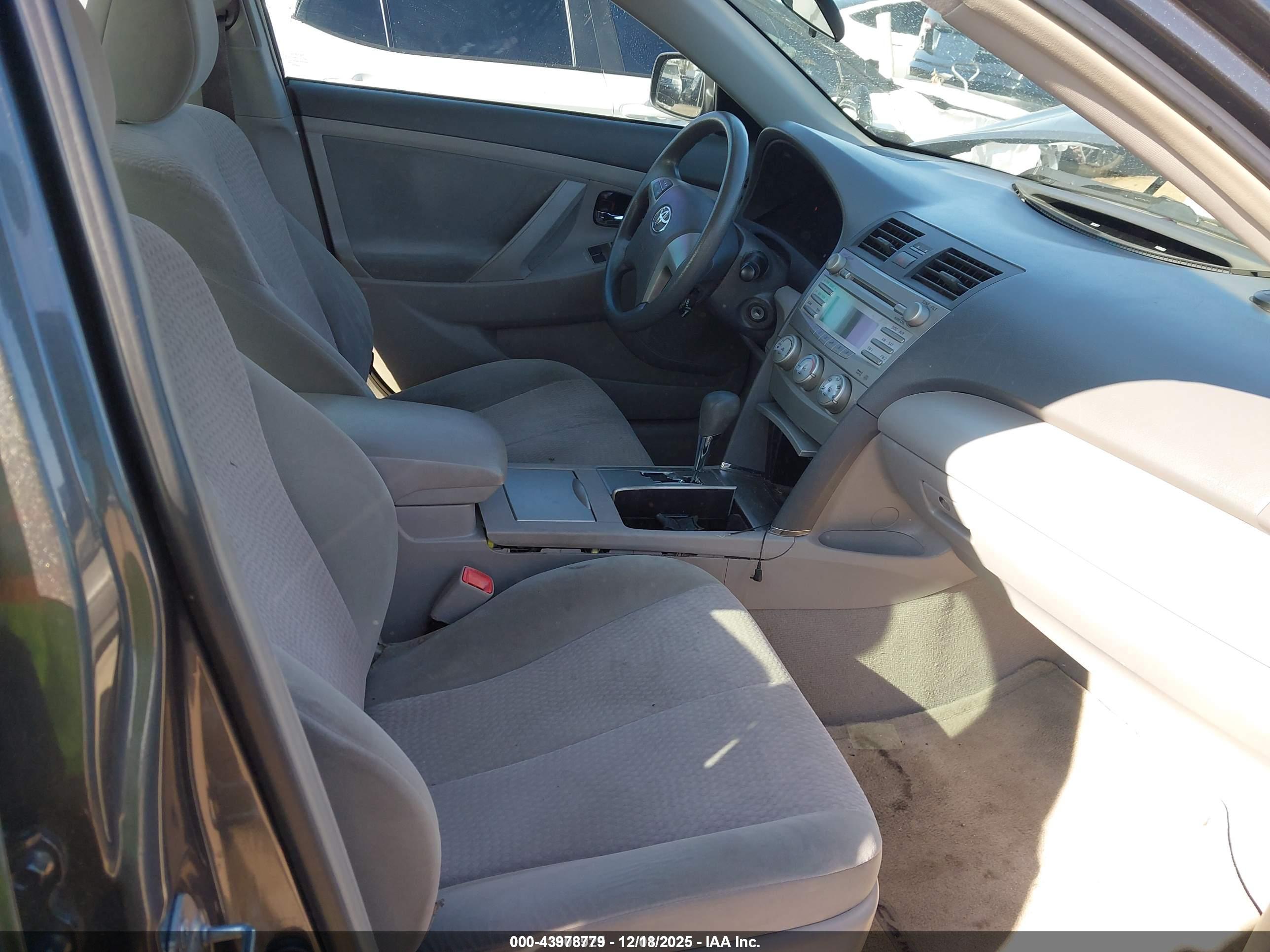 TOYOTA CAMRY image 5