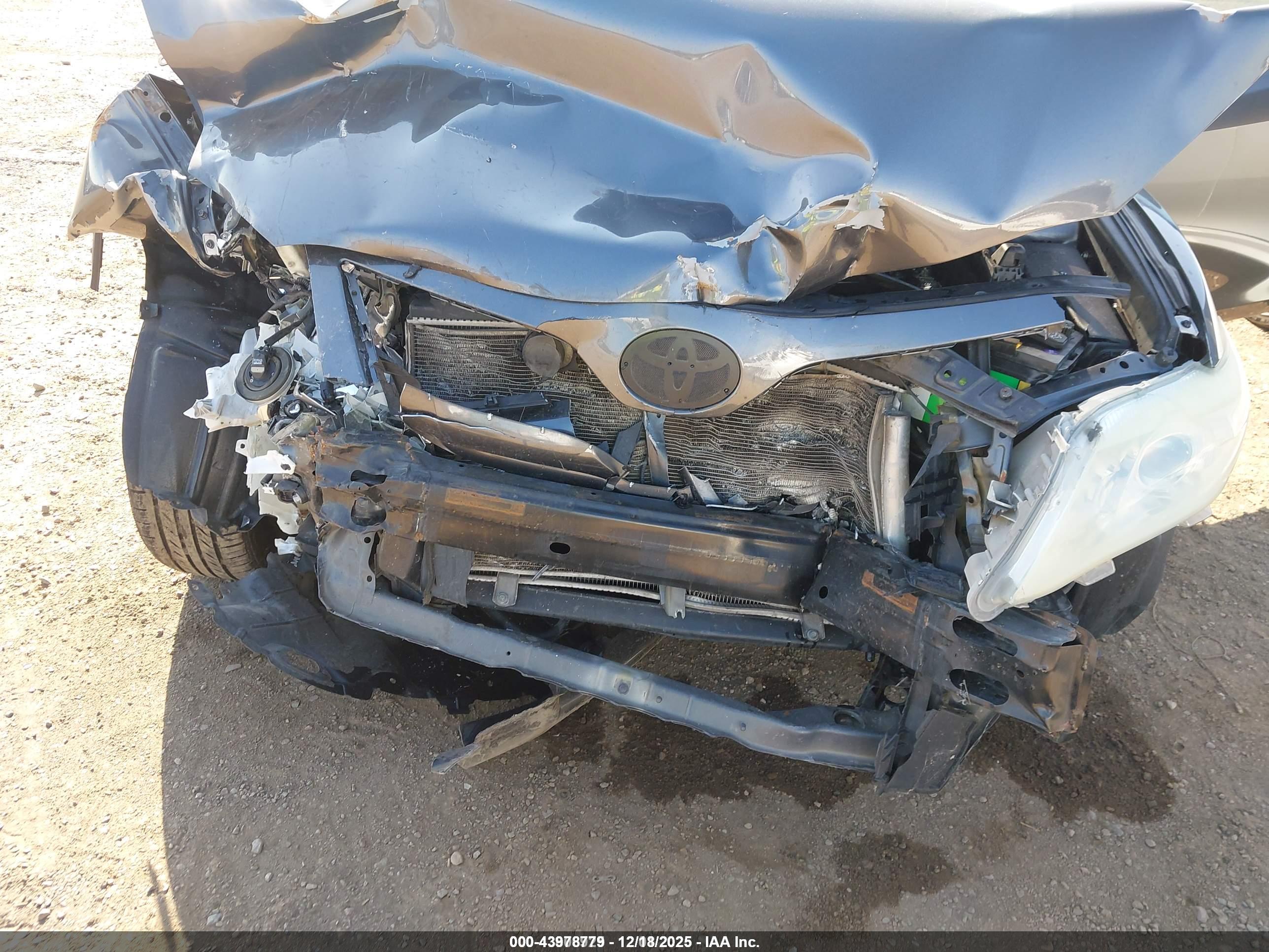 TOYOTA CAMRY image 6
