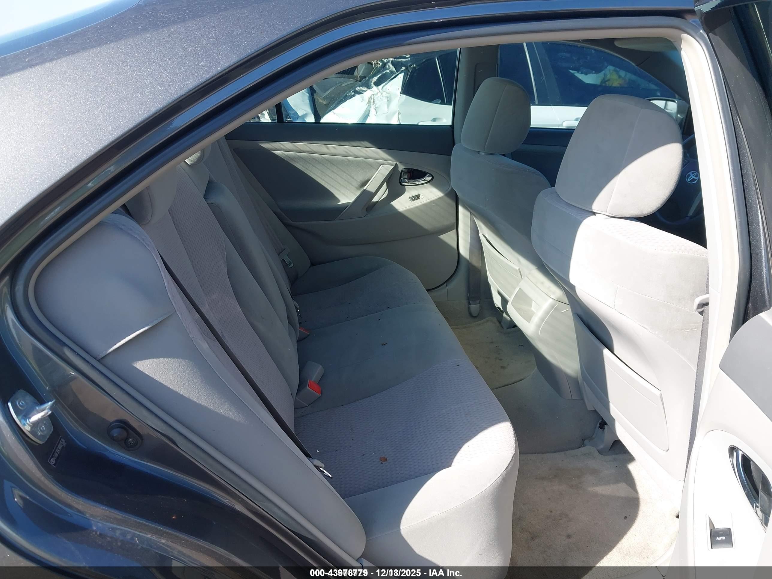 TOYOTA CAMRY image 8