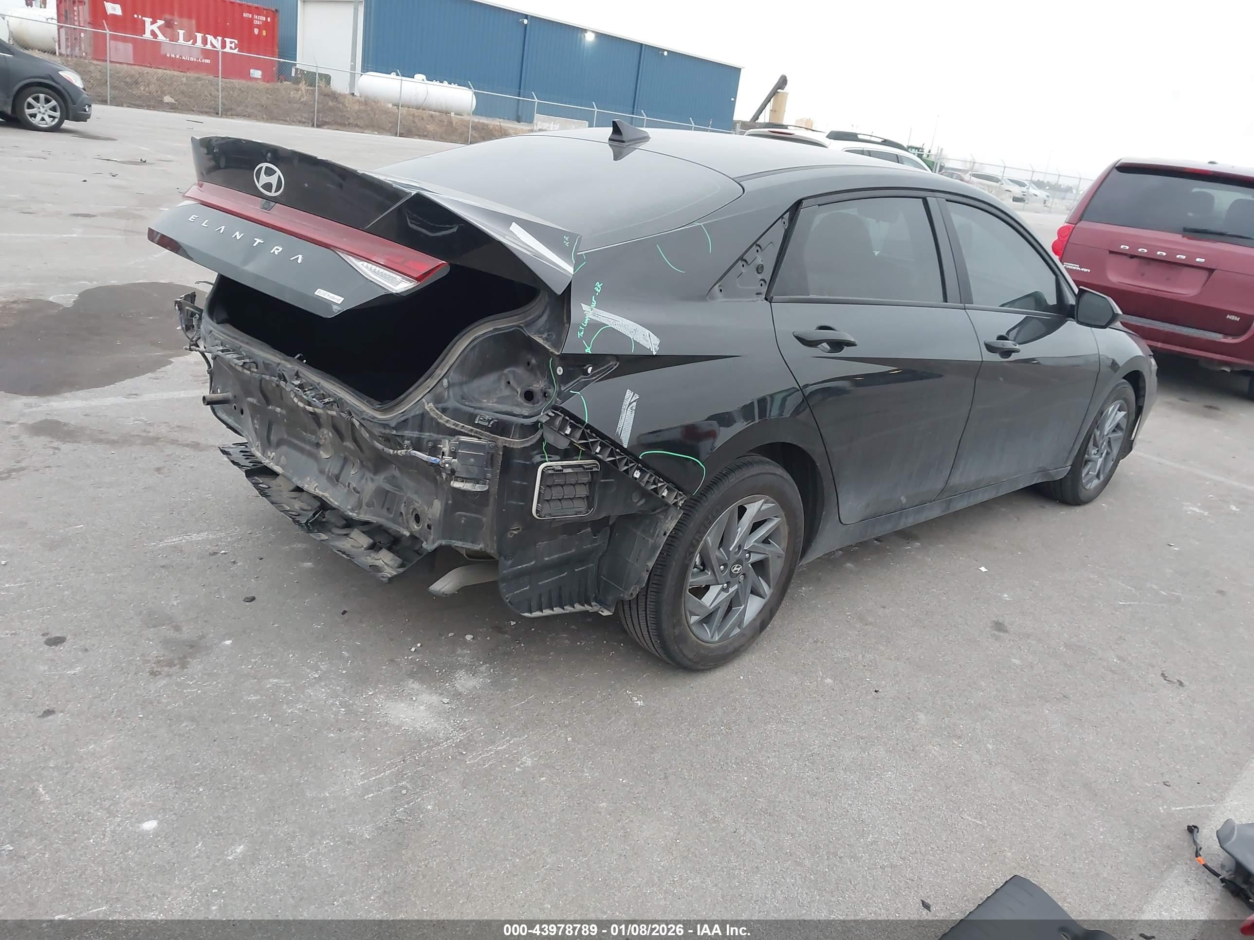 HYUNDAI ELANTRA image 4