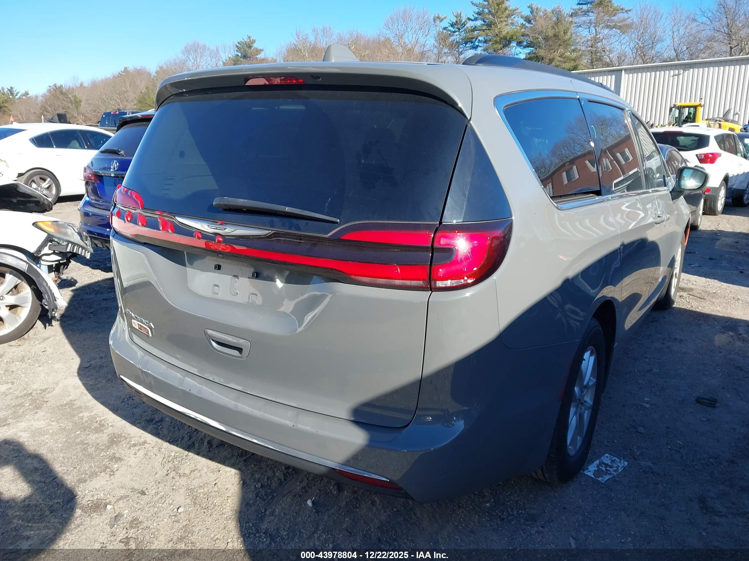 CHRYSLER PACIFICA image 4